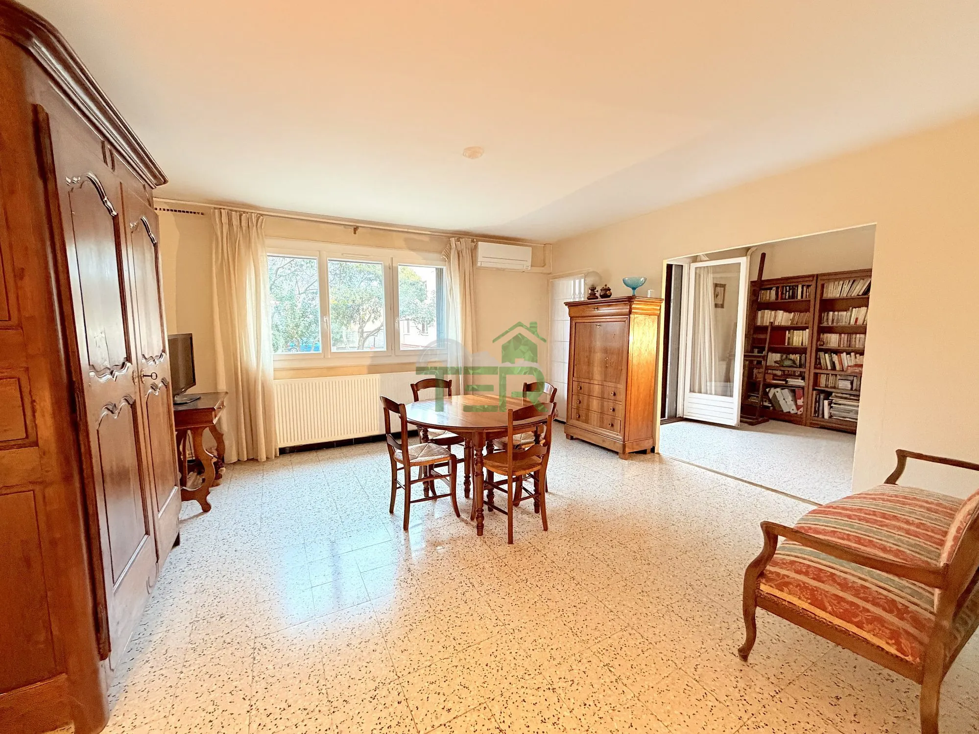Très grand appartement T2 à Montpellier avec terrasse, cave et parking 