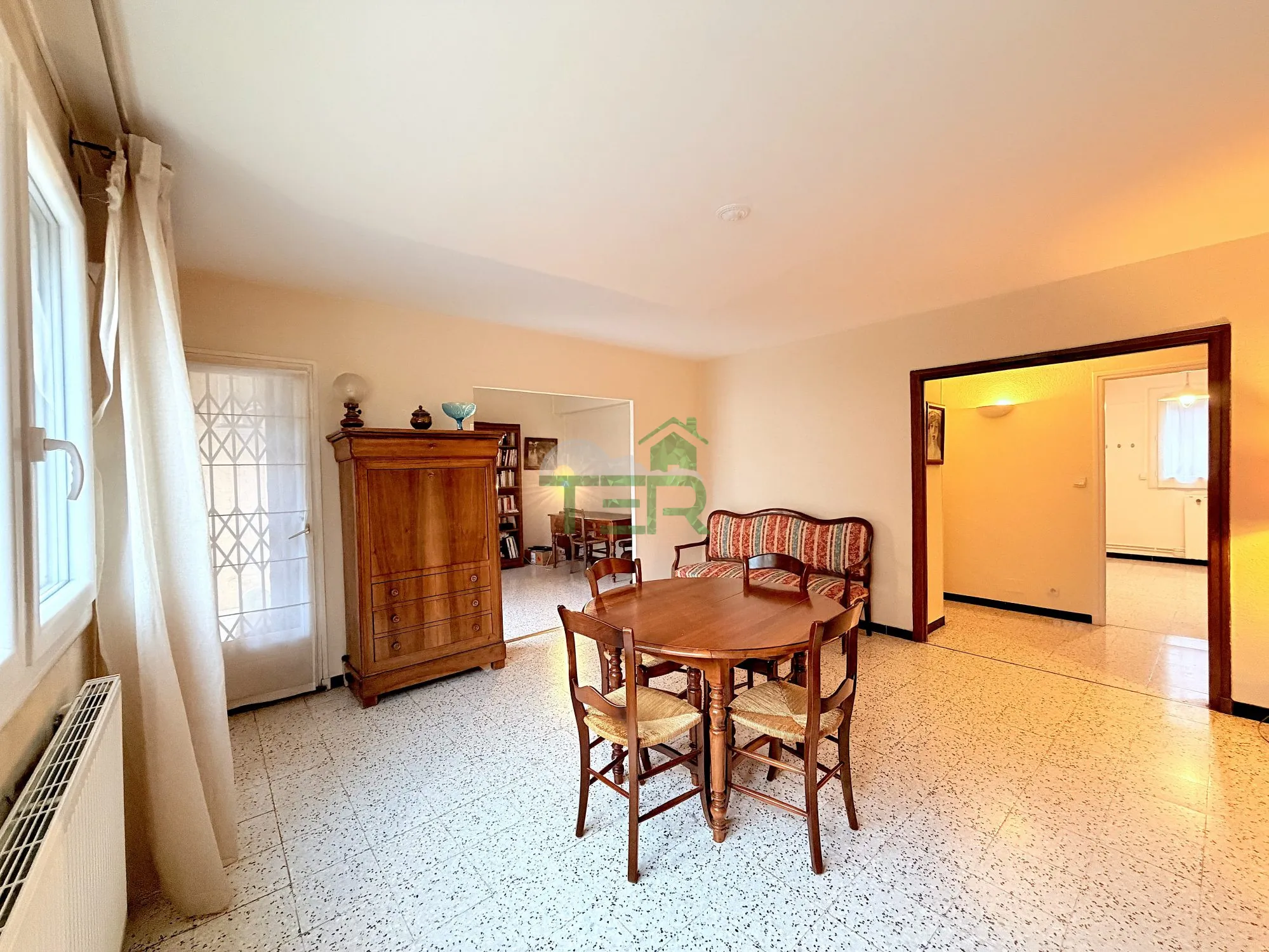 Très grand appartement T2 à Montpellier avec terrasse, cave et parking 