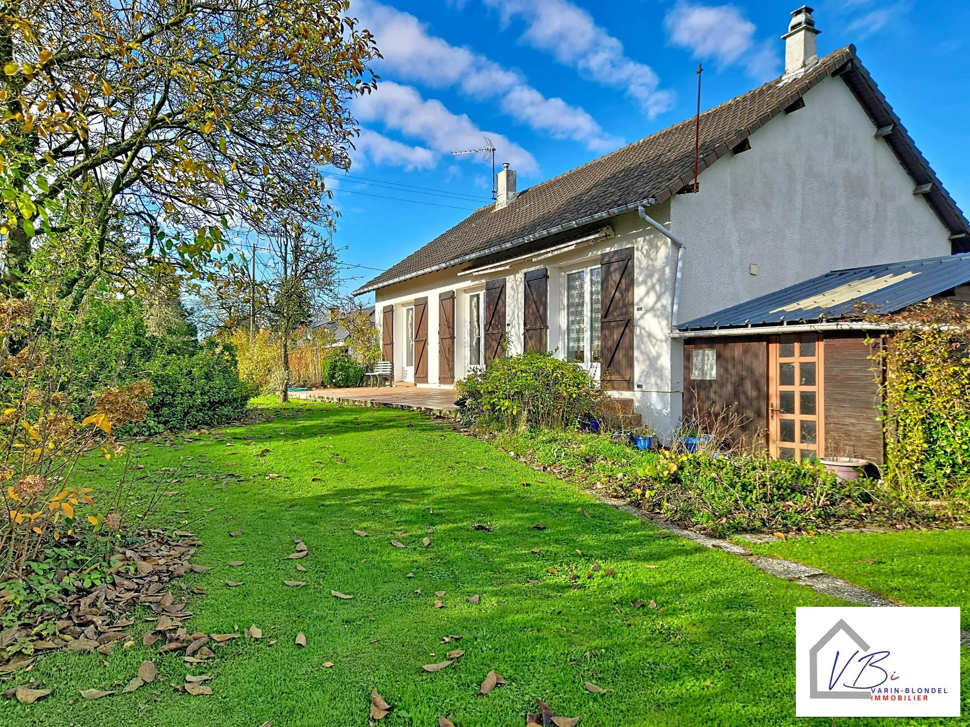 Extérieur Maison 3 pièces à Grand-Camp avec jardin et potentiel d'extension