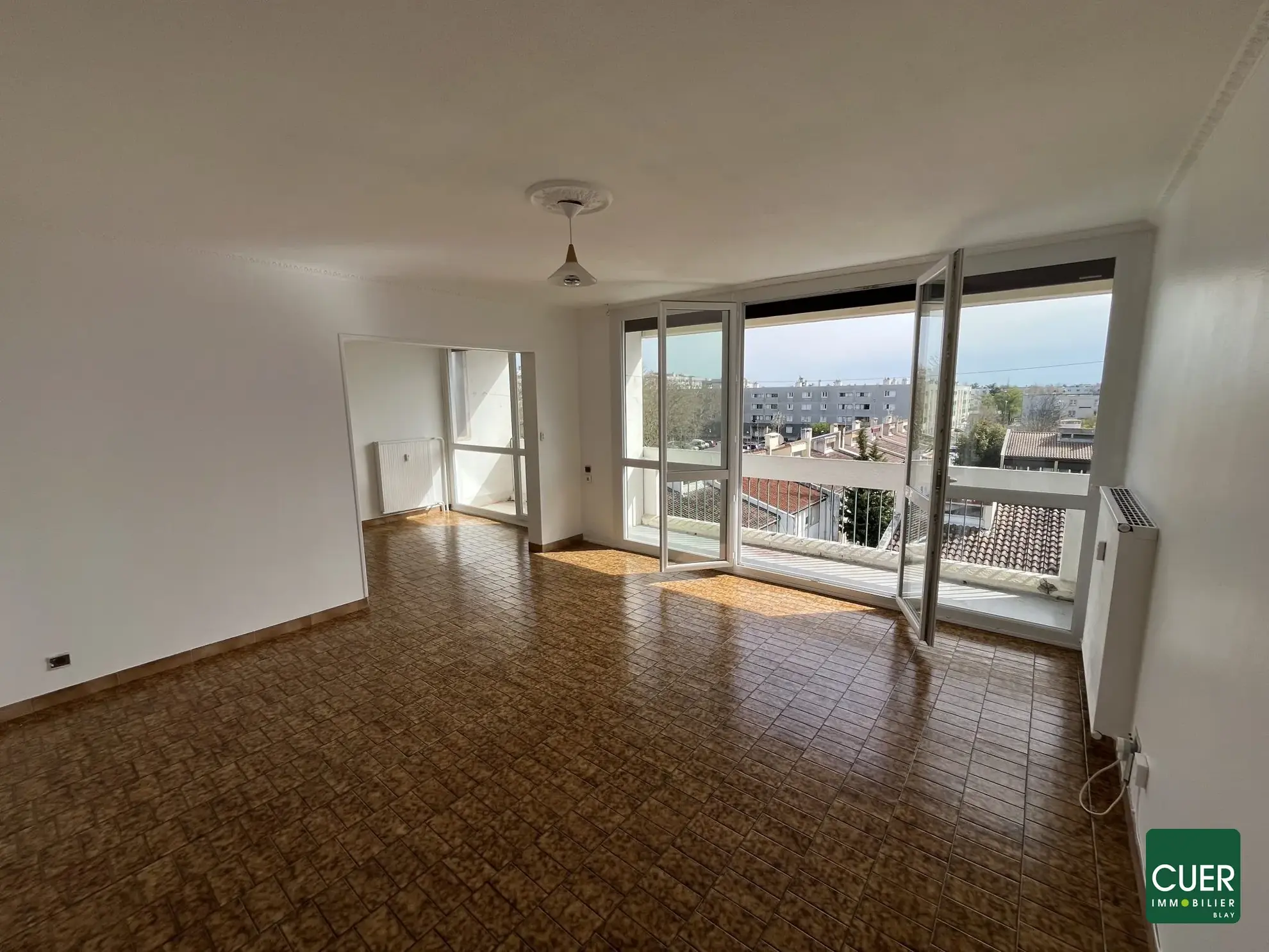 Appartement T4 à Valence avec balcon, cave et vue dégagée - Opportunité à saisir