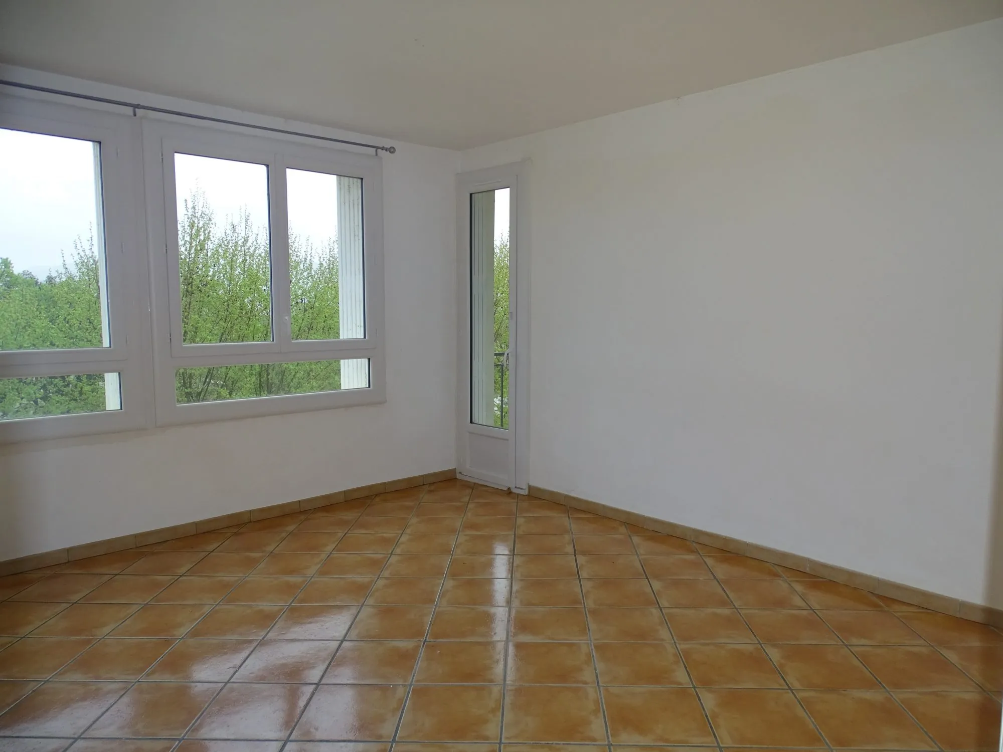 Appartement 3 pièces avec cave à Chateau Arnoux St. Auban, classe F, excellent investissement