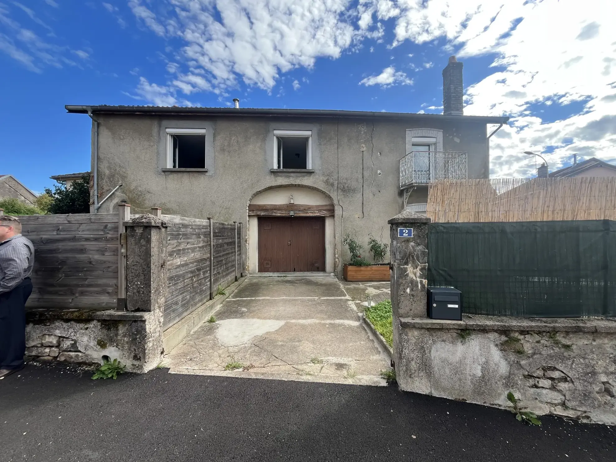 Immeuble rénové avec deux appartements et terrain à Bougnon