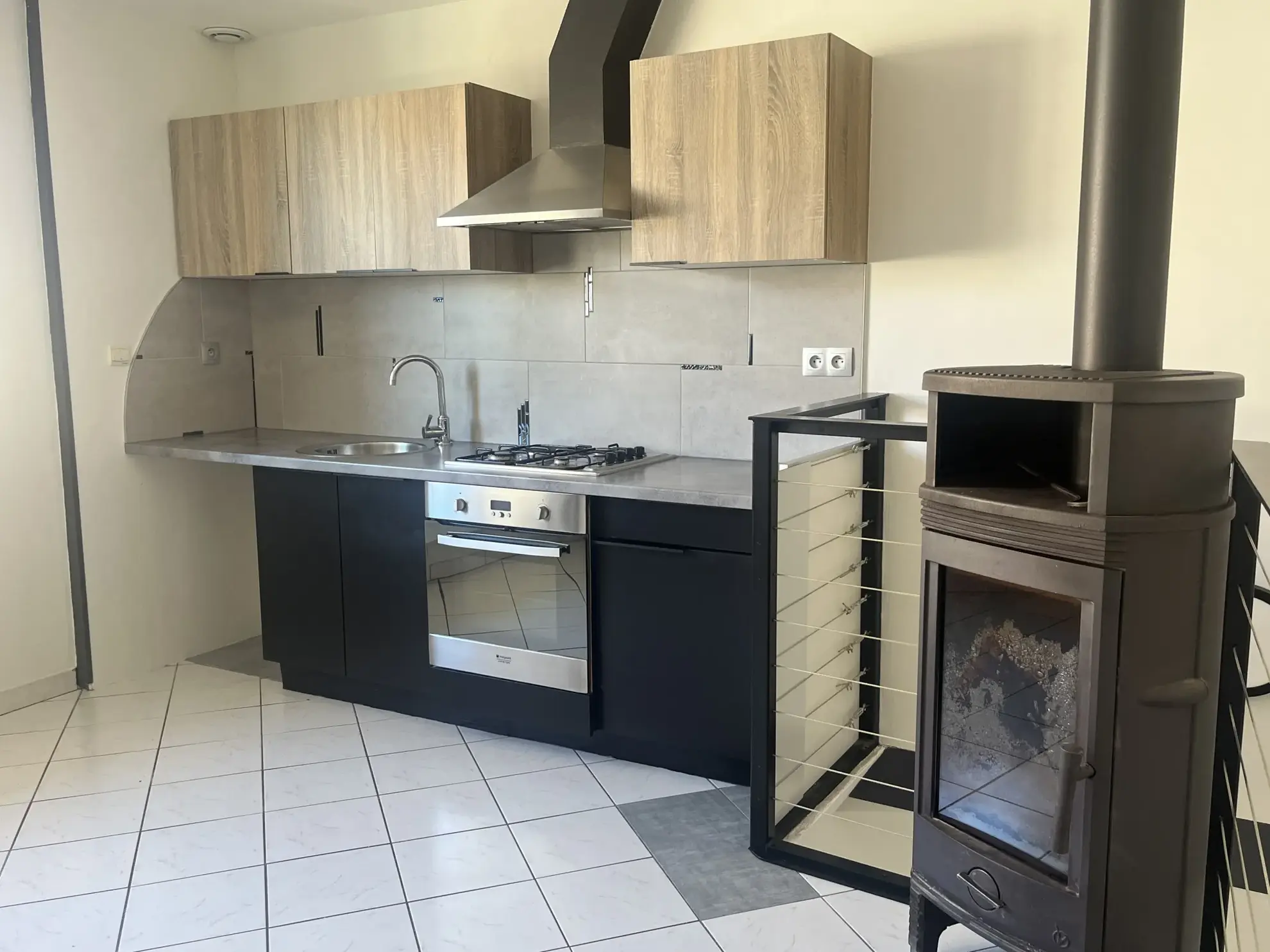 Immeuble rénové avec deux appartements et terrain à Bougnon 