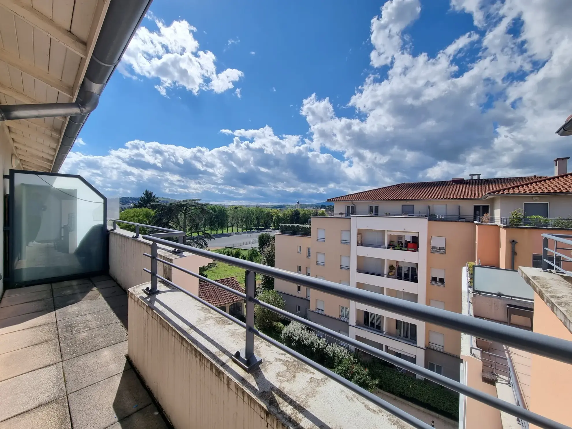 Studio de 35 m² avec balcon et parking à Villefranche-sur-Saône proche Mongré