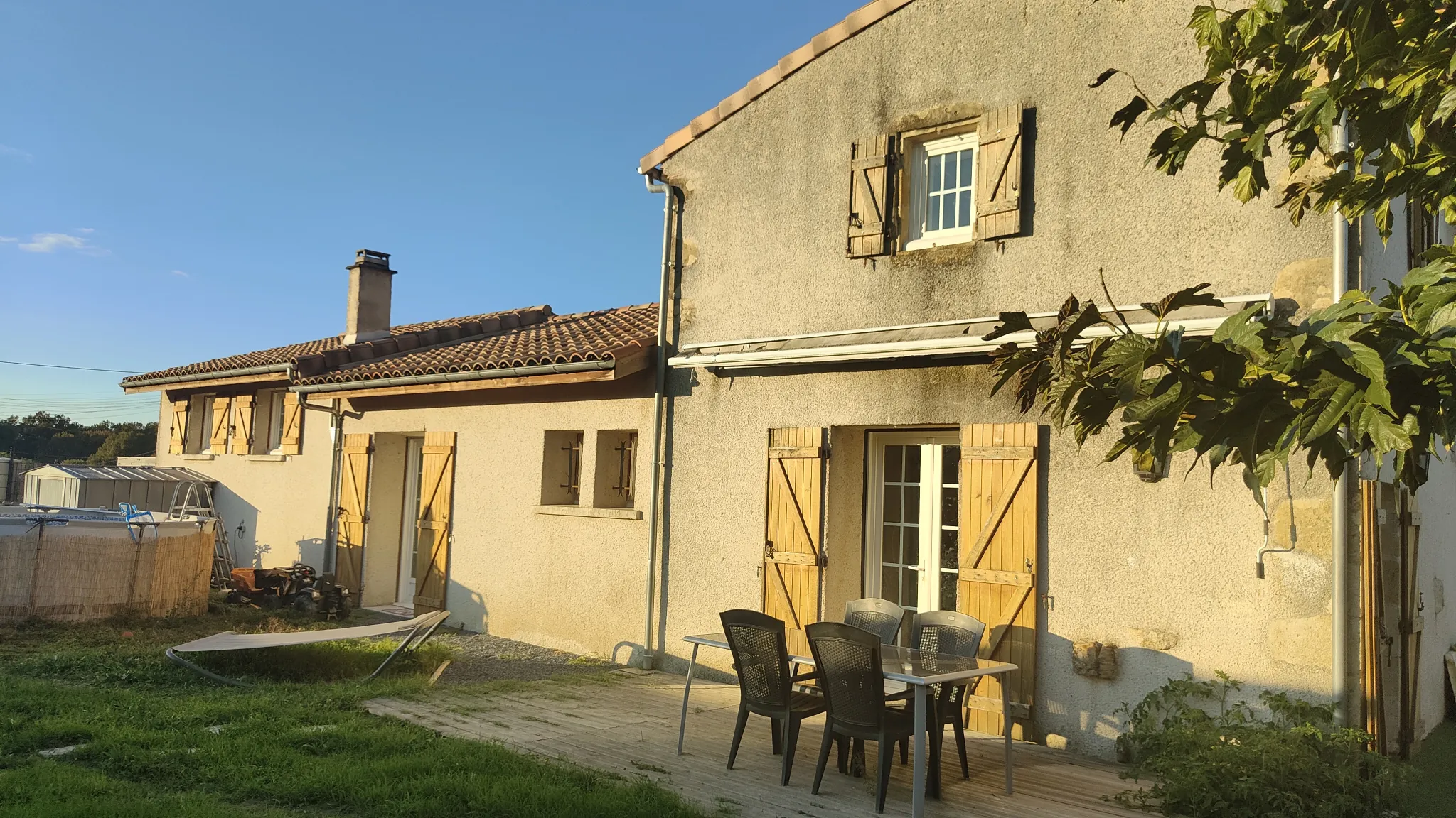 Belle maison en pierre à Toulenne avec jardin et garage, 4 chambres 
