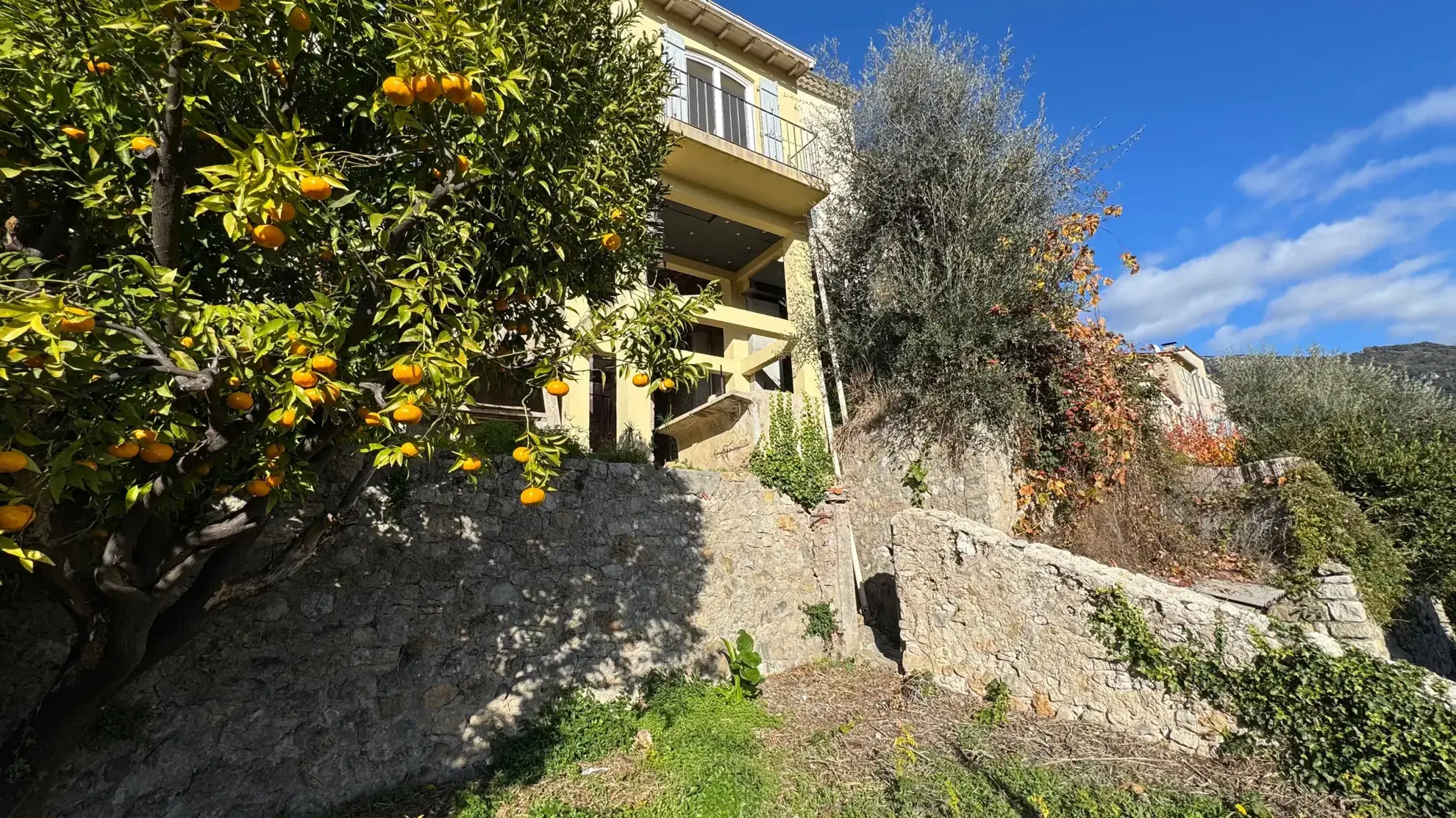 Maison de village avec jardin à Le Bar-sur-Loup - 78 m2, vue dégagée