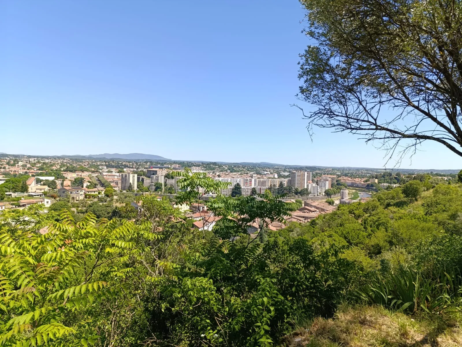 Maison bohème à Alès avec vue panoramique et grand terrain de 3513 m²