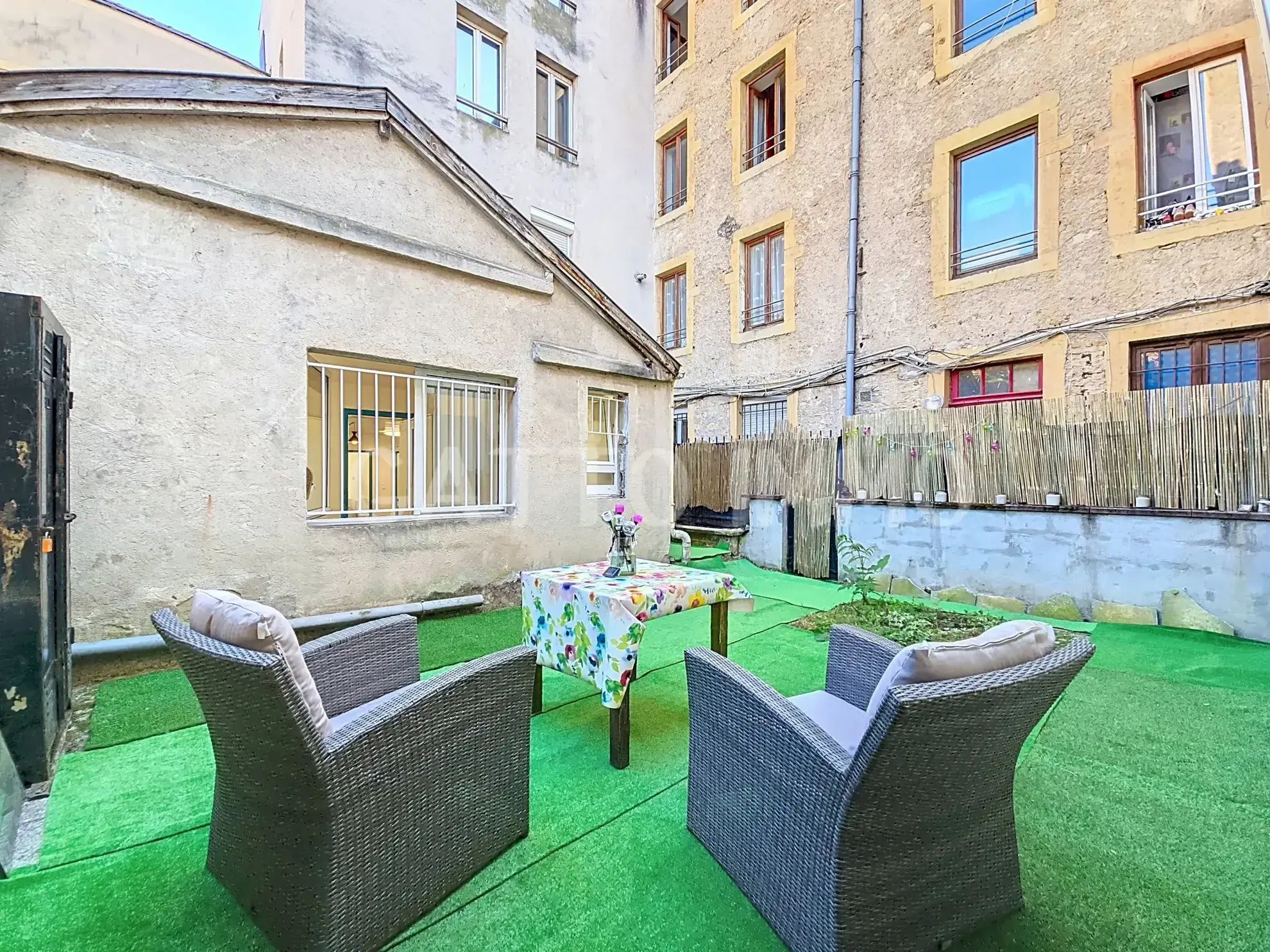 Appartement T2 rénové de 42m² avec grande terrasse à Metz centre