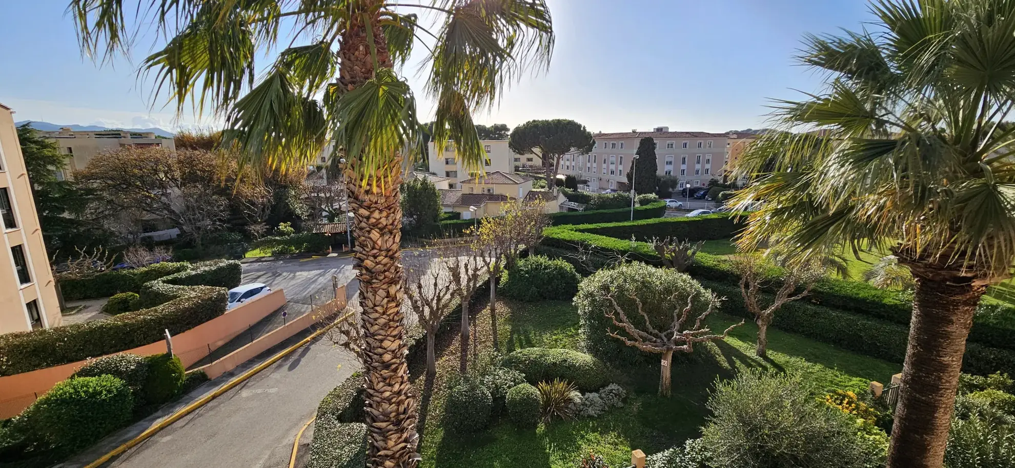 Appartement T2 avec terrasse, garage et ascenseur à Sanary-sur-Mer