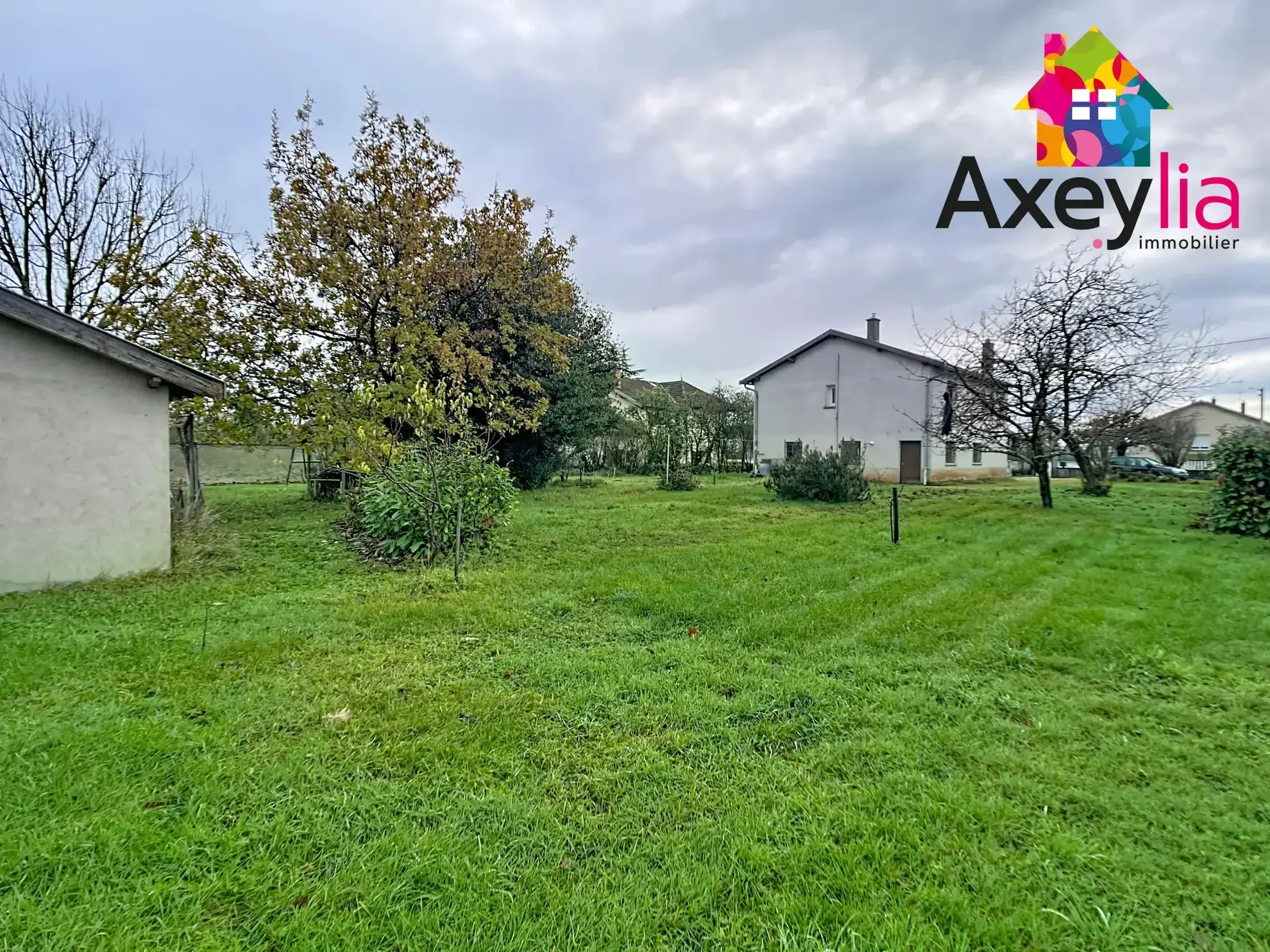 Maison à vendre à Pouilly-les-Nonains avec 3 chambres et grand terrain constructible