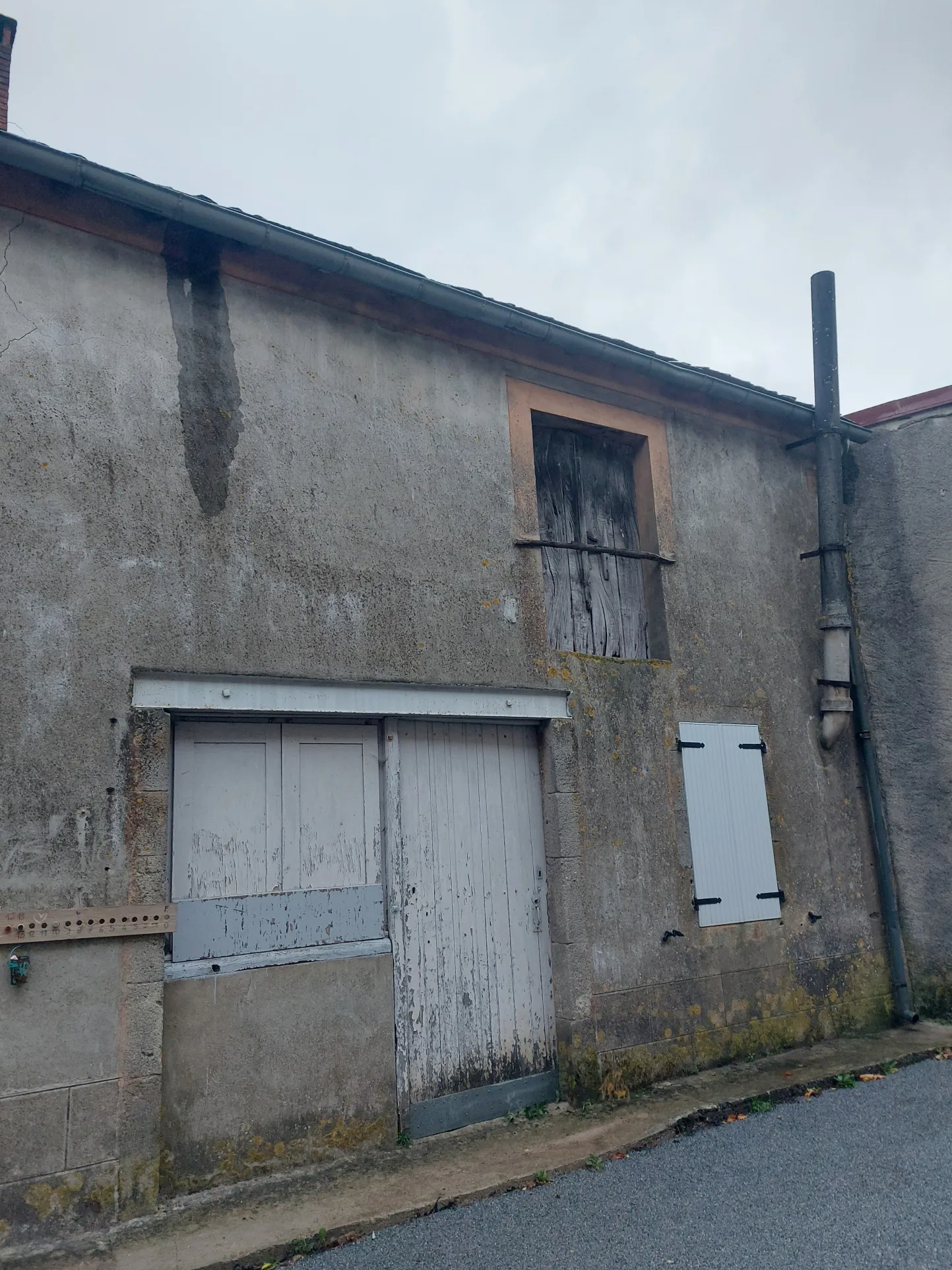 Ancienne laiterie à Melagues - Idéale pour garage ou stockage