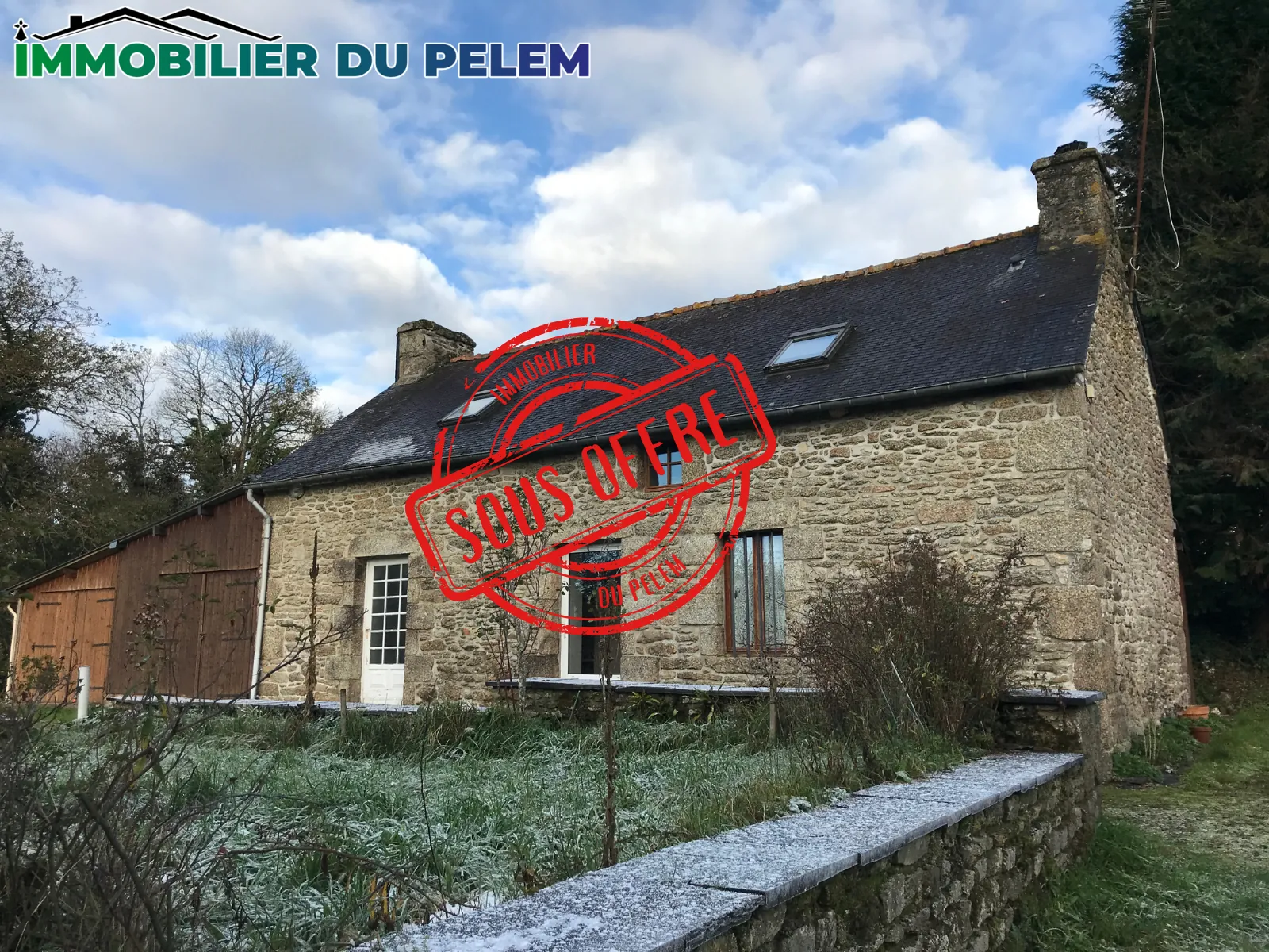 Maison en campagne avec deux maisons en pierre sur terrain de 3 600 m²