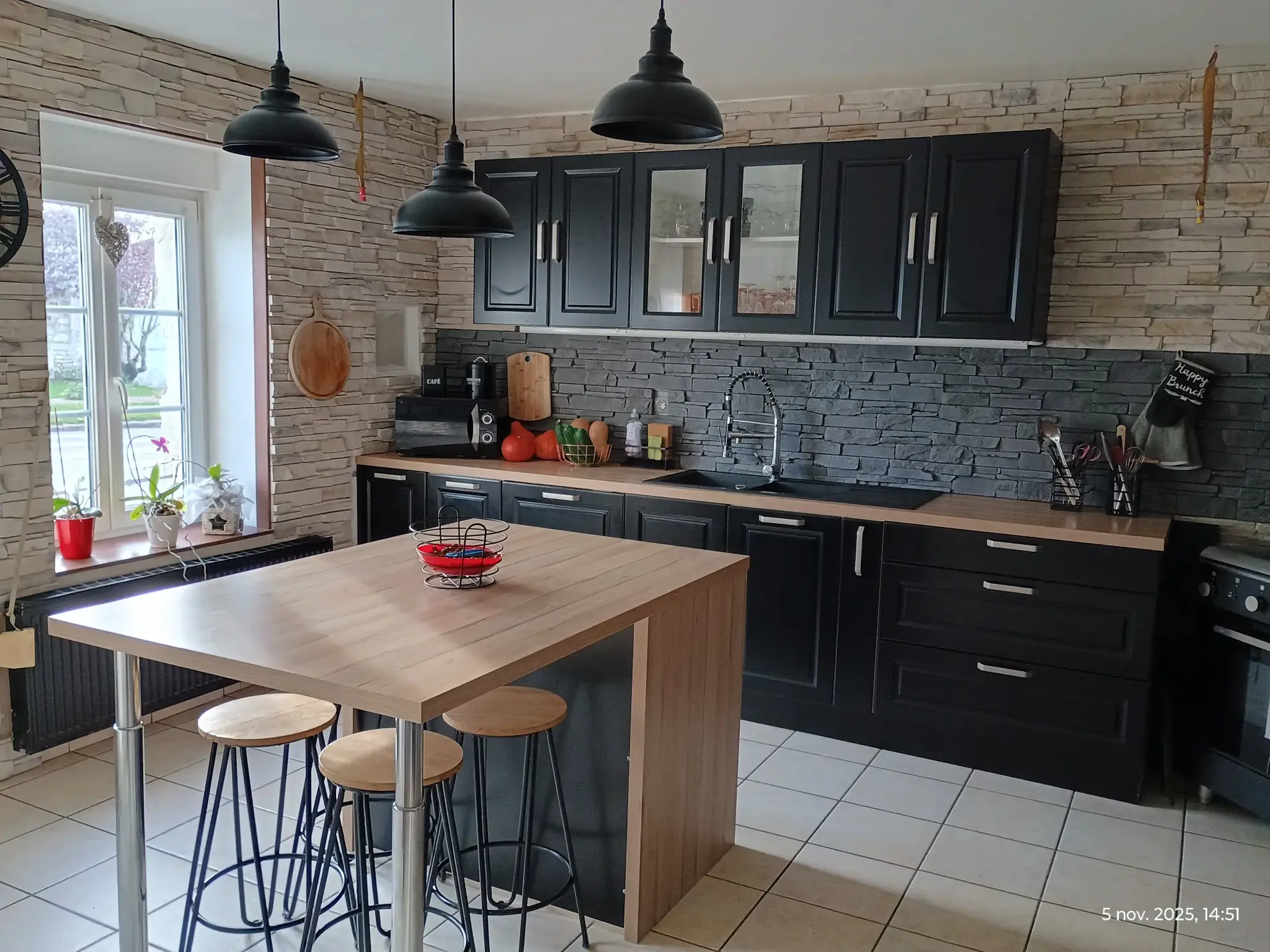 Maison de village rénovée à Montigny-le-Franc en Aisne avec garage et terrasse