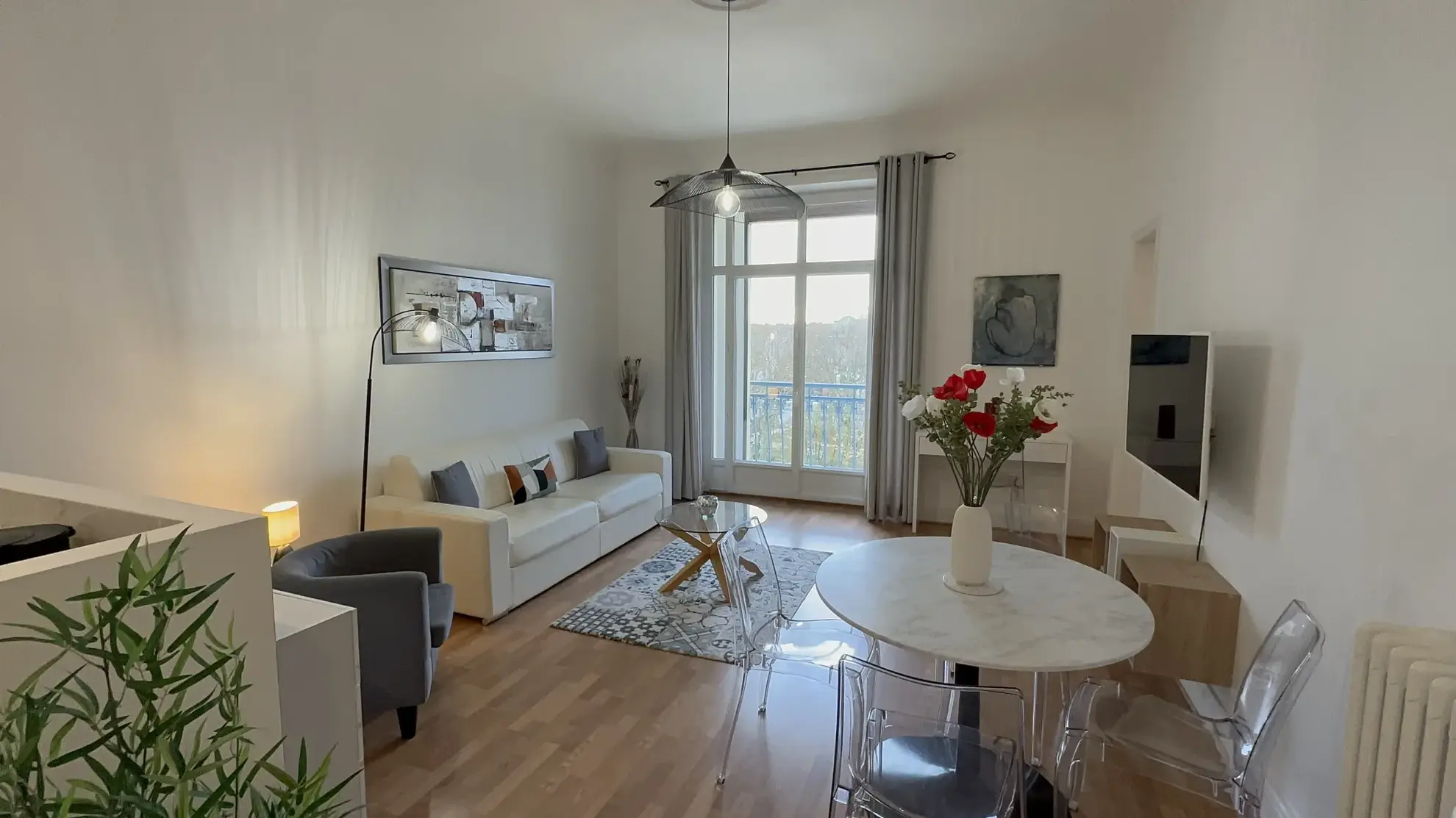Appartement de 2 pièces lumineux à Vichy centre avec balcon et vue sur parc