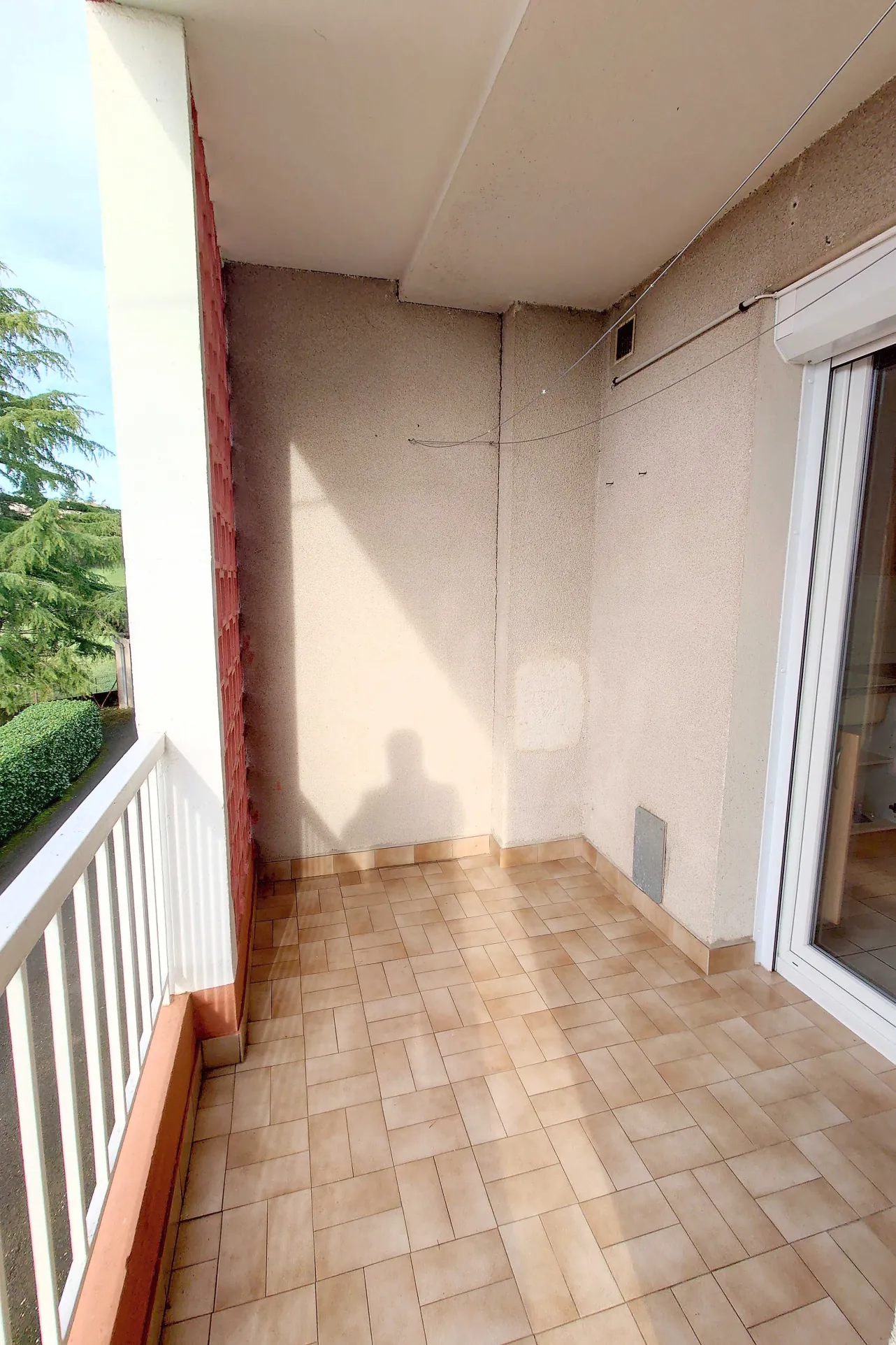 Charmant appartement de 81 m² avec balcon, garage et cave à Villefranche de Rouergue 