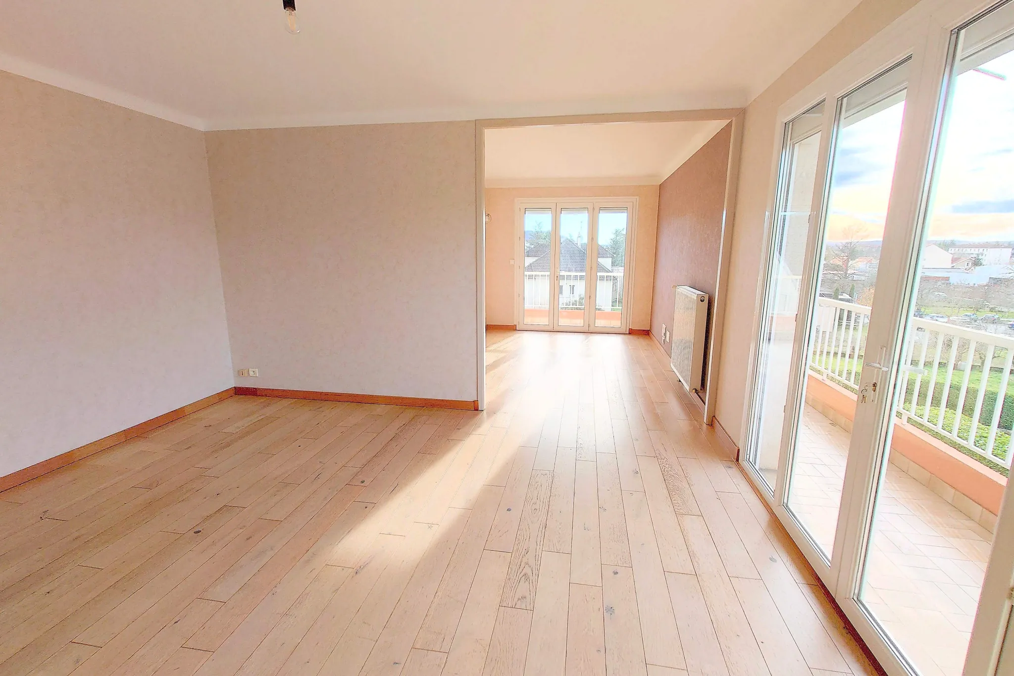 Charmant appartement de 81 m² avec balcon, garage et cave à Villefranche de Rouergue 