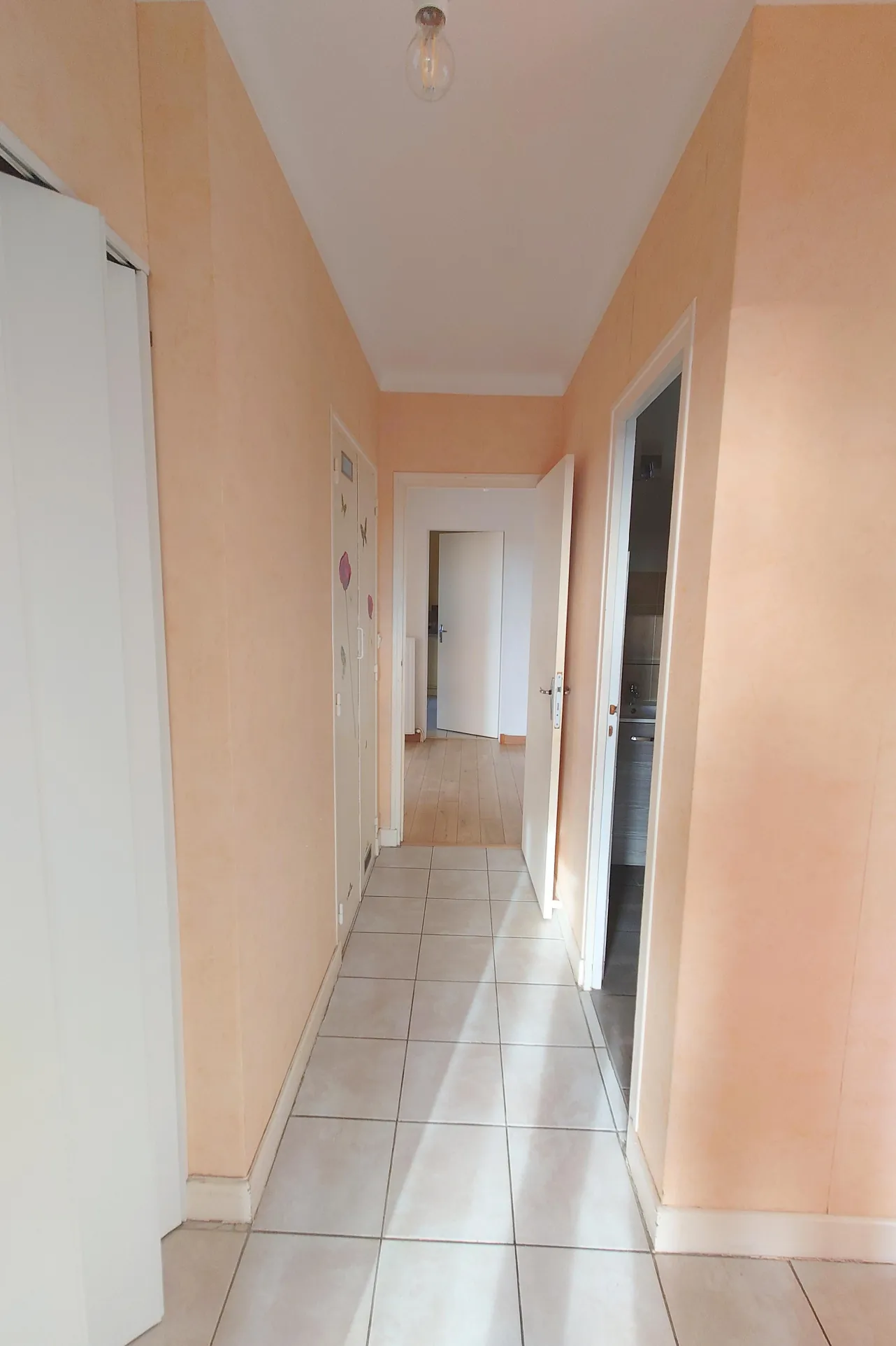 Charmant appartement de 81 m² avec balcon, garage et cave à Villefranche de Rouergue 