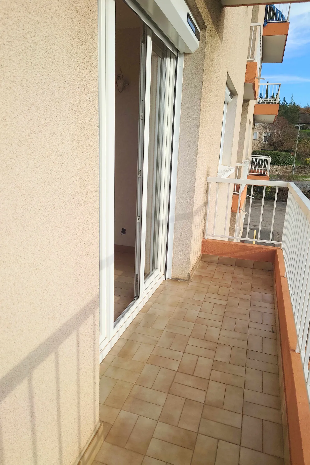 Charmant appartement de 81 m² avec balcon, garage et cave à Villefranche de Rouergue 