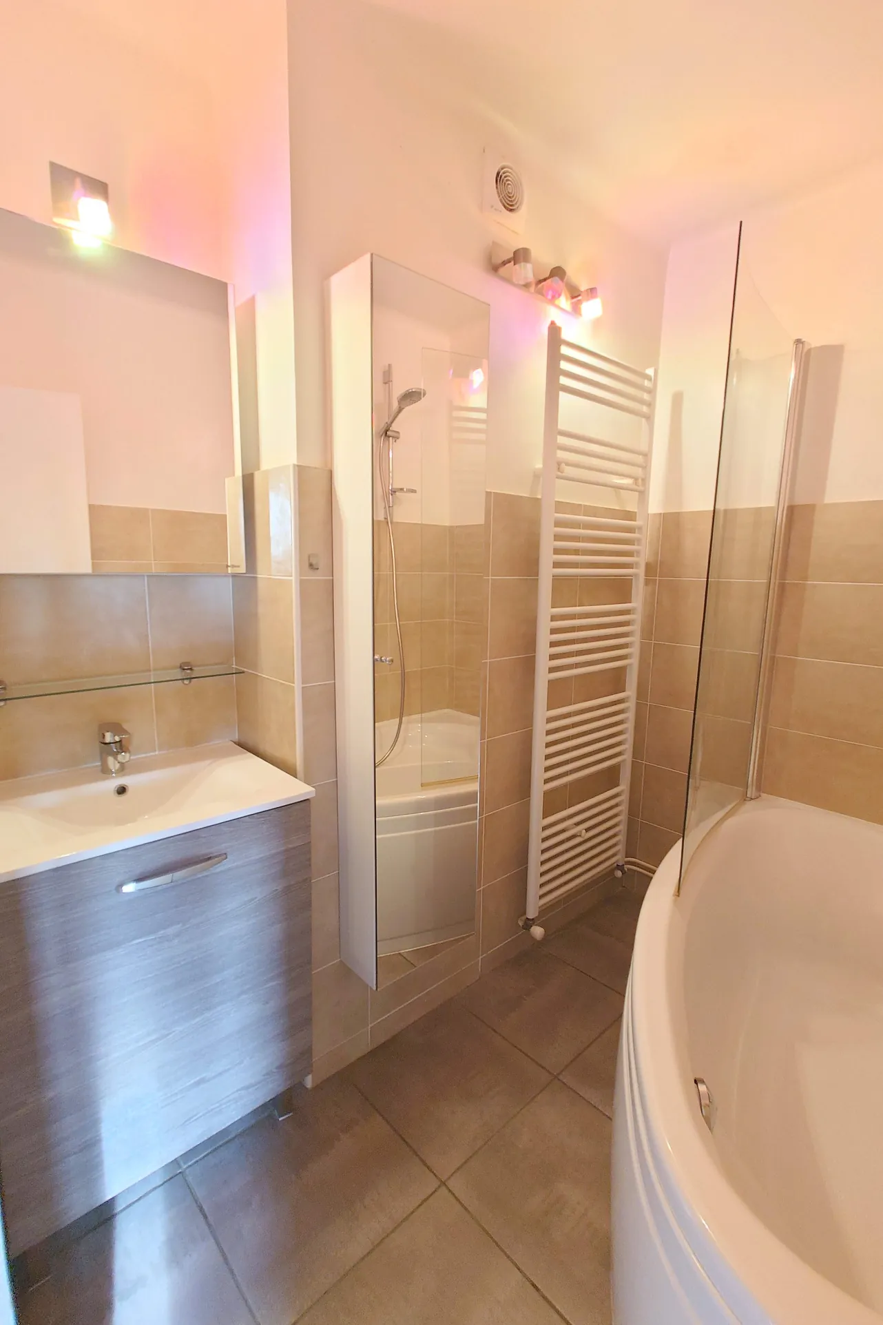 Charmant appartement de 81 m² avec balcon, garage et cave à Villefranche de Rouergue 