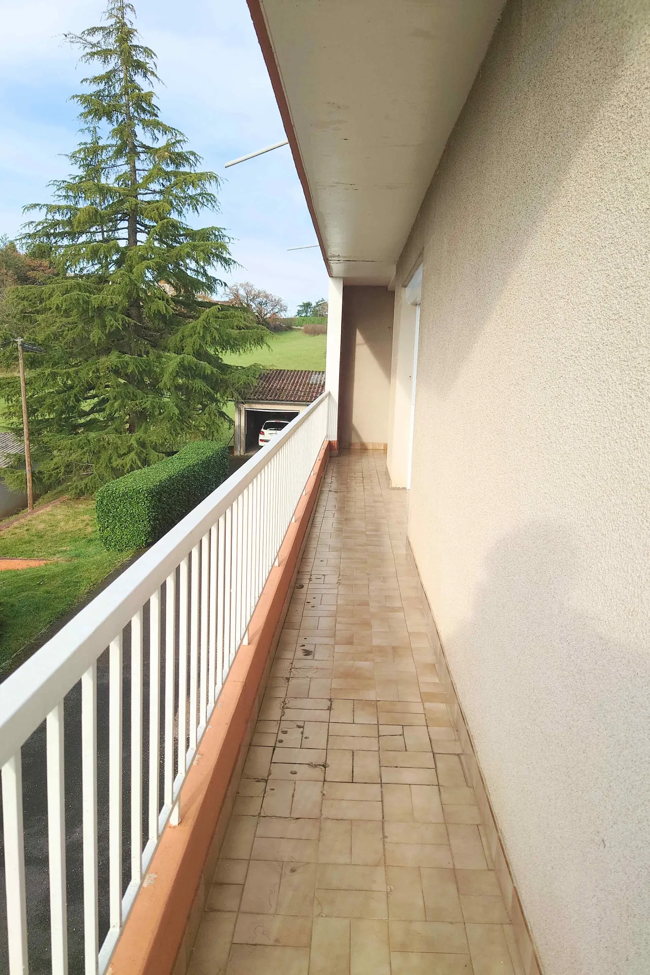 Charmant appartement de 81 m² avec balcon, garage et cave à Villefranche de Rouergue 