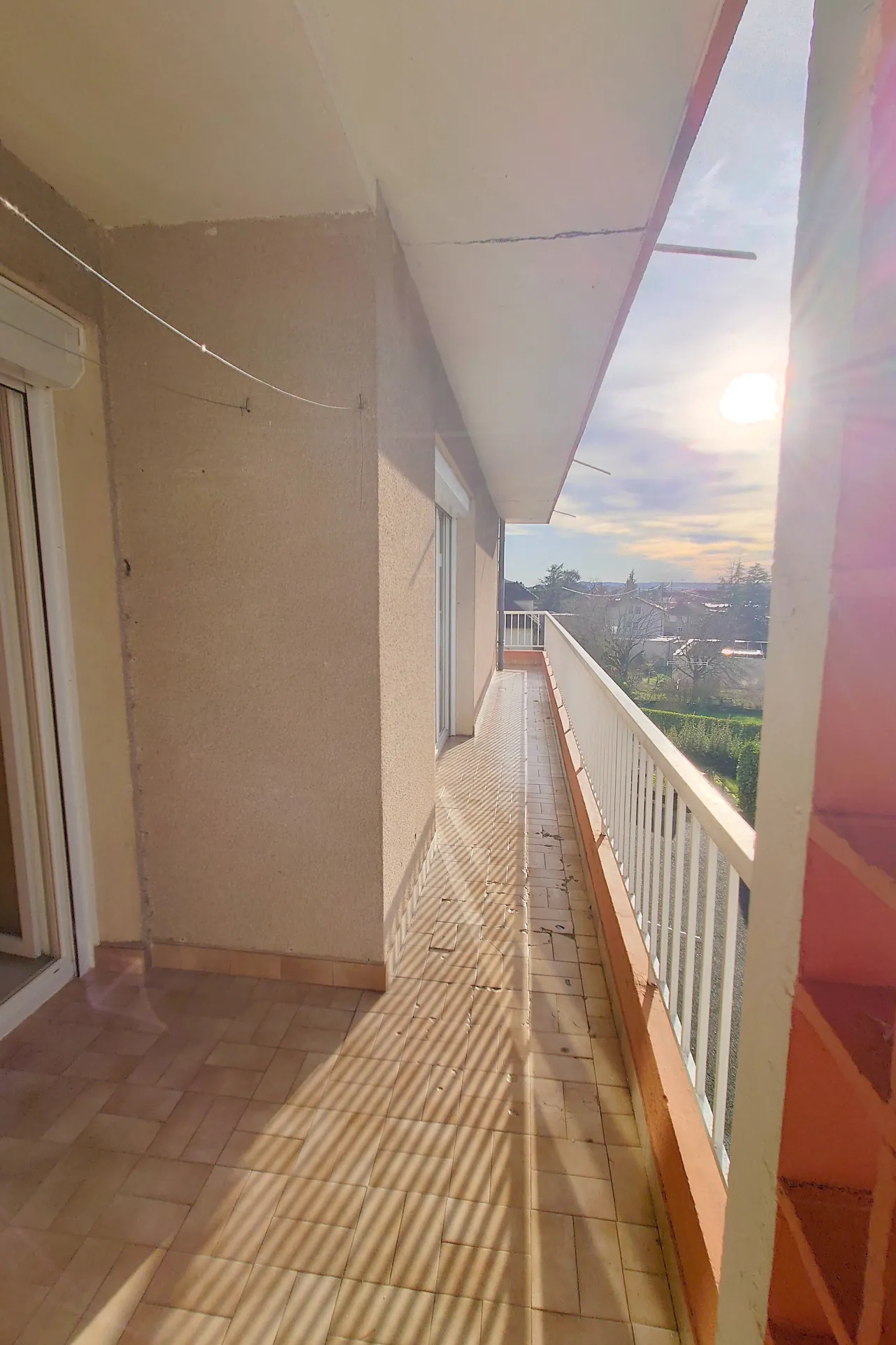 Charmant appartement de 81 m² avec balcon, garage et cave à Villefranche de Rouergue 