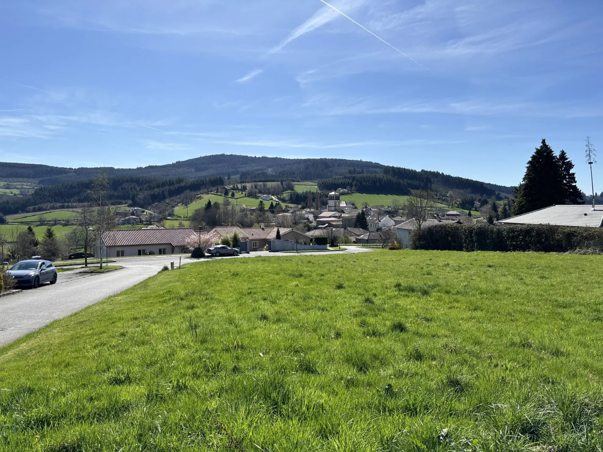 Terrains viabilisés à Propières avec vue dégagée, idéal pour votre construction 