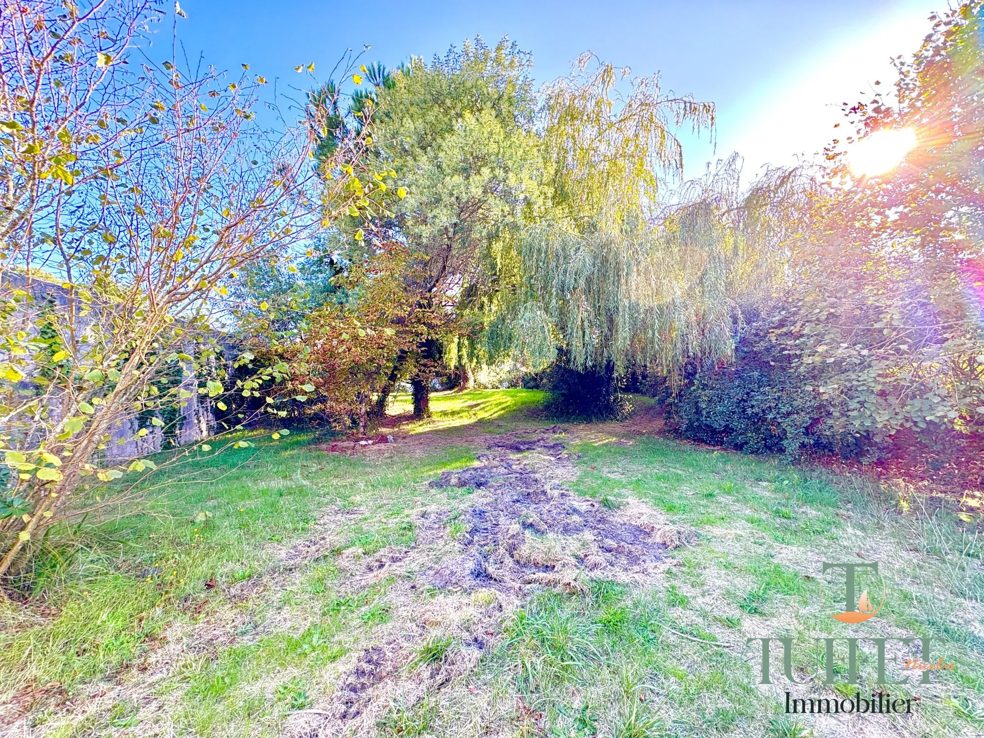 Terrain constructible boisé aux Mathes à proximité de La Palmyre 