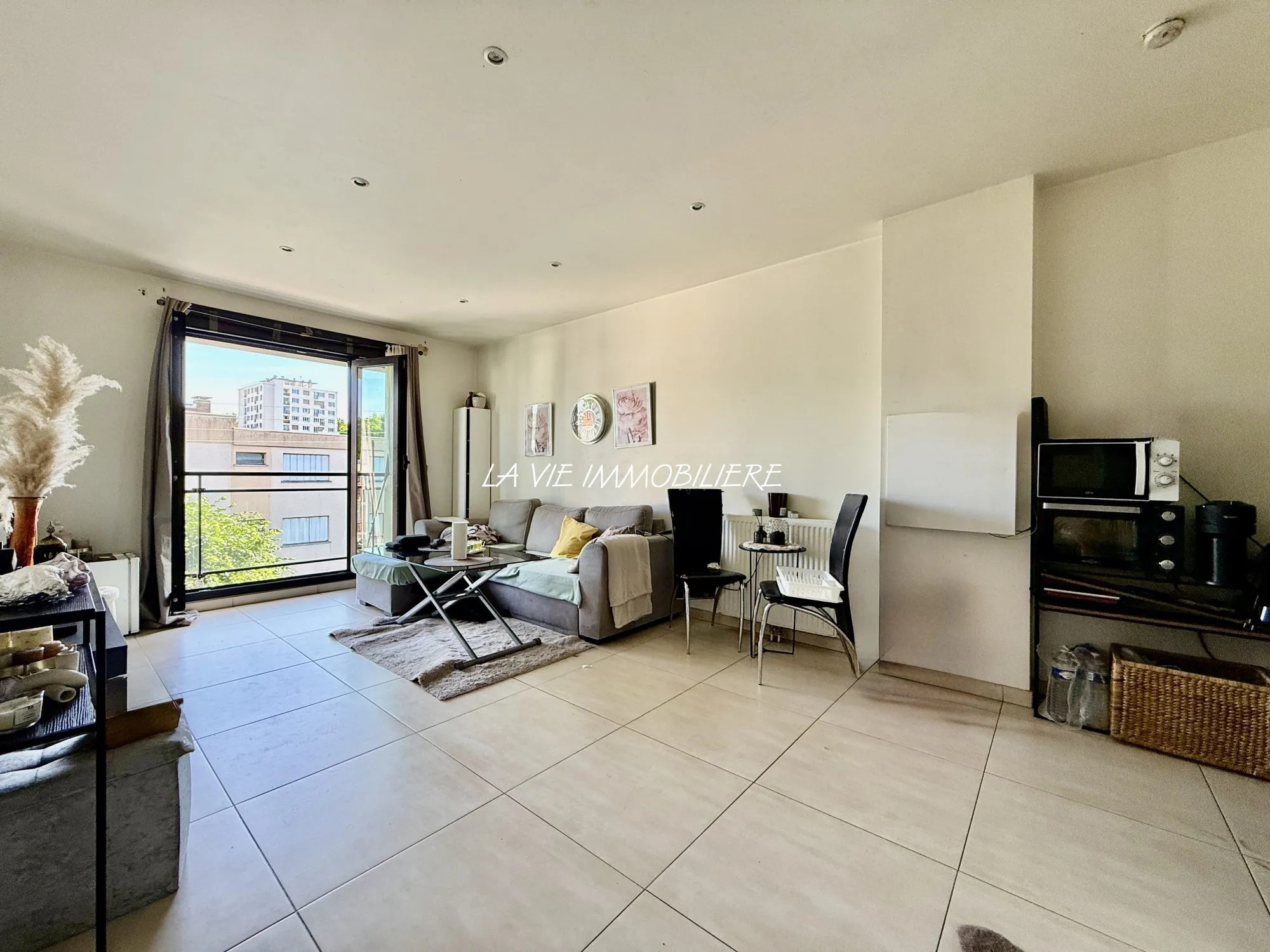 Superbe appartement 2 pièces avec balcon à Gagny - Dernier étage, standing, en vente occupée 