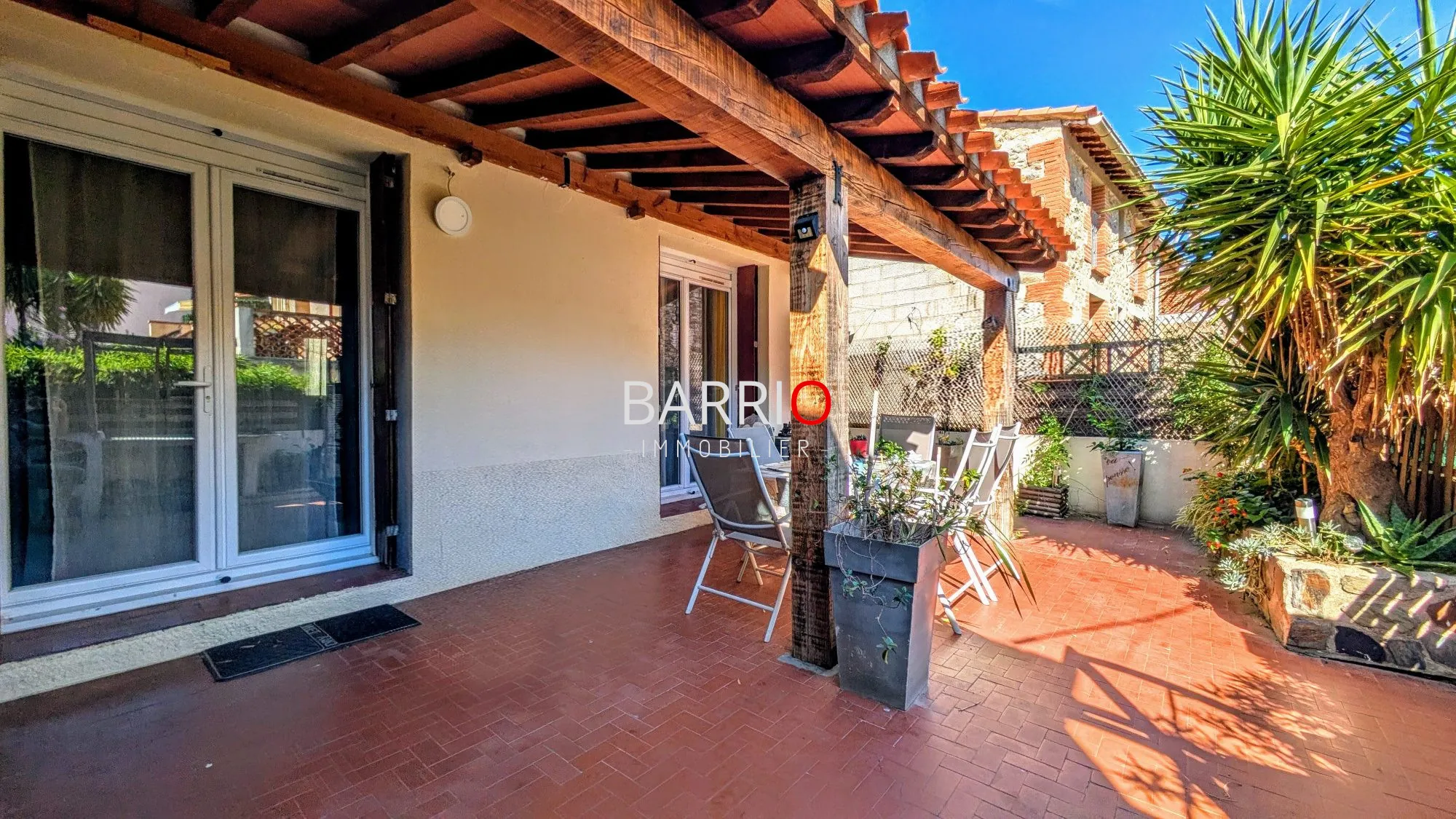 Maison de village avec deux niveaux, terrasse et potentiel à Villelongue-dels-Monts 