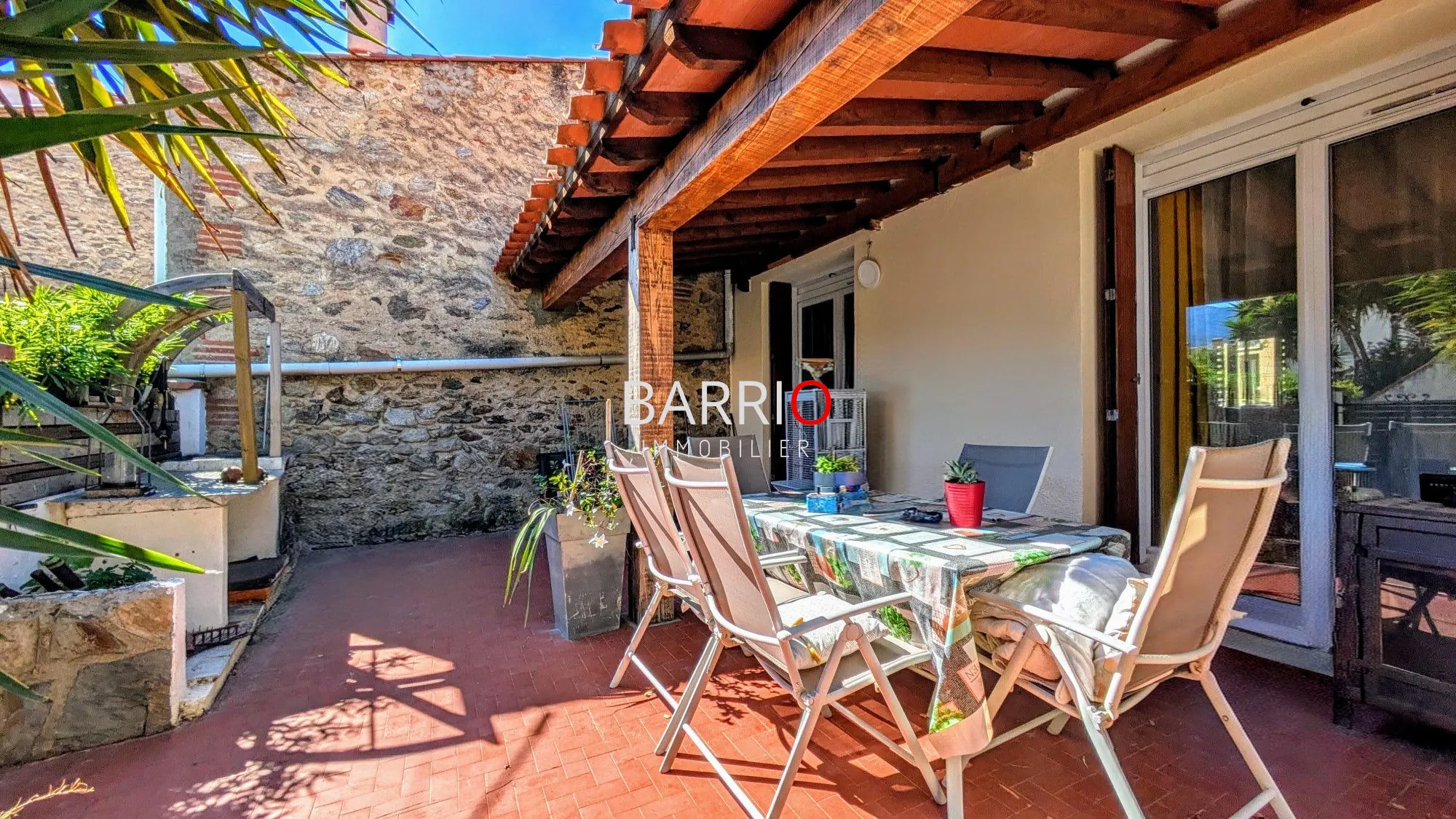 Maison de village avec deux niveaux, terrasse et potentiel à Villelongue-dels-Monts 