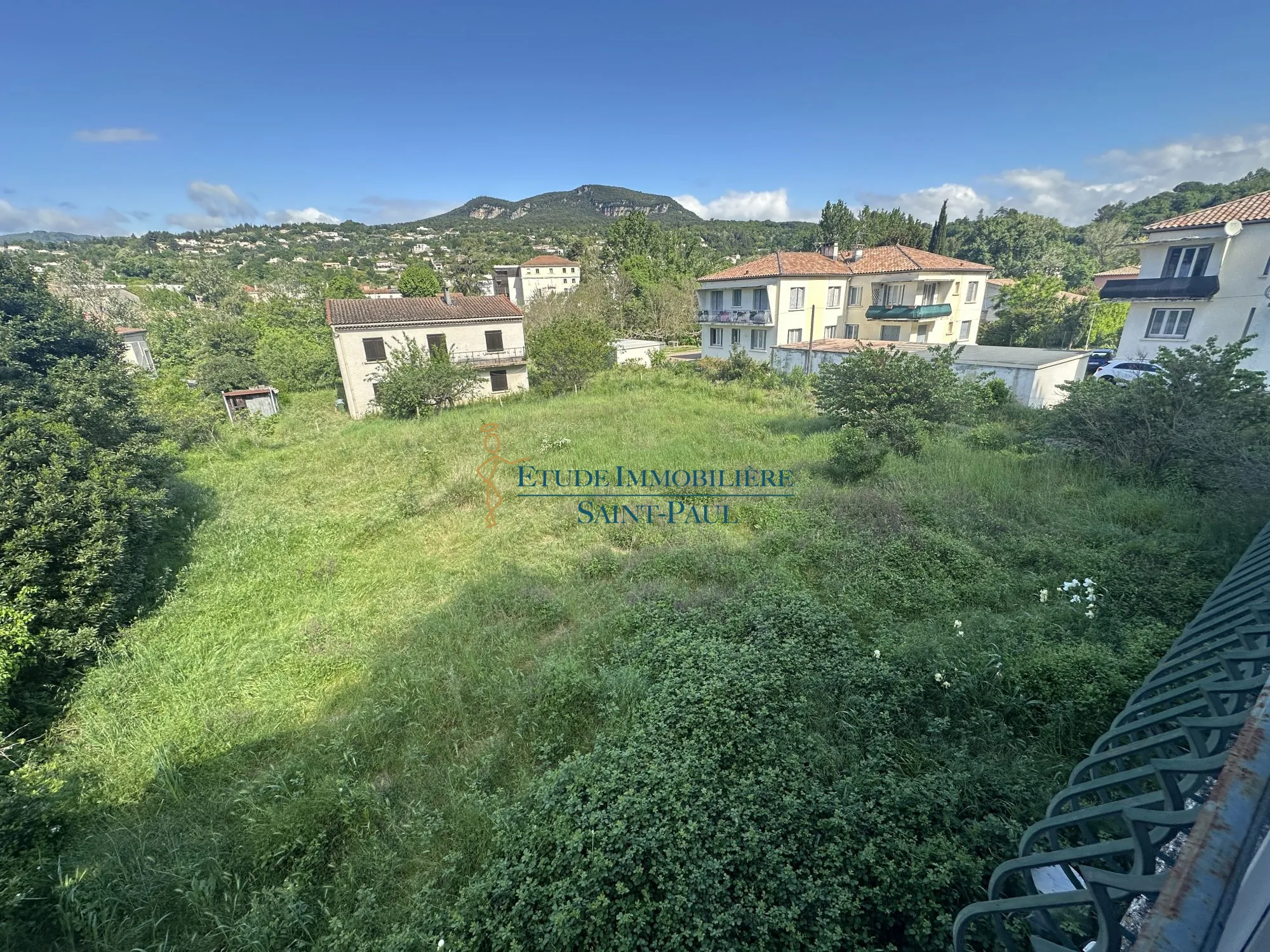Terrain constructible de 890 m² à Lodeve, opportunité rare
