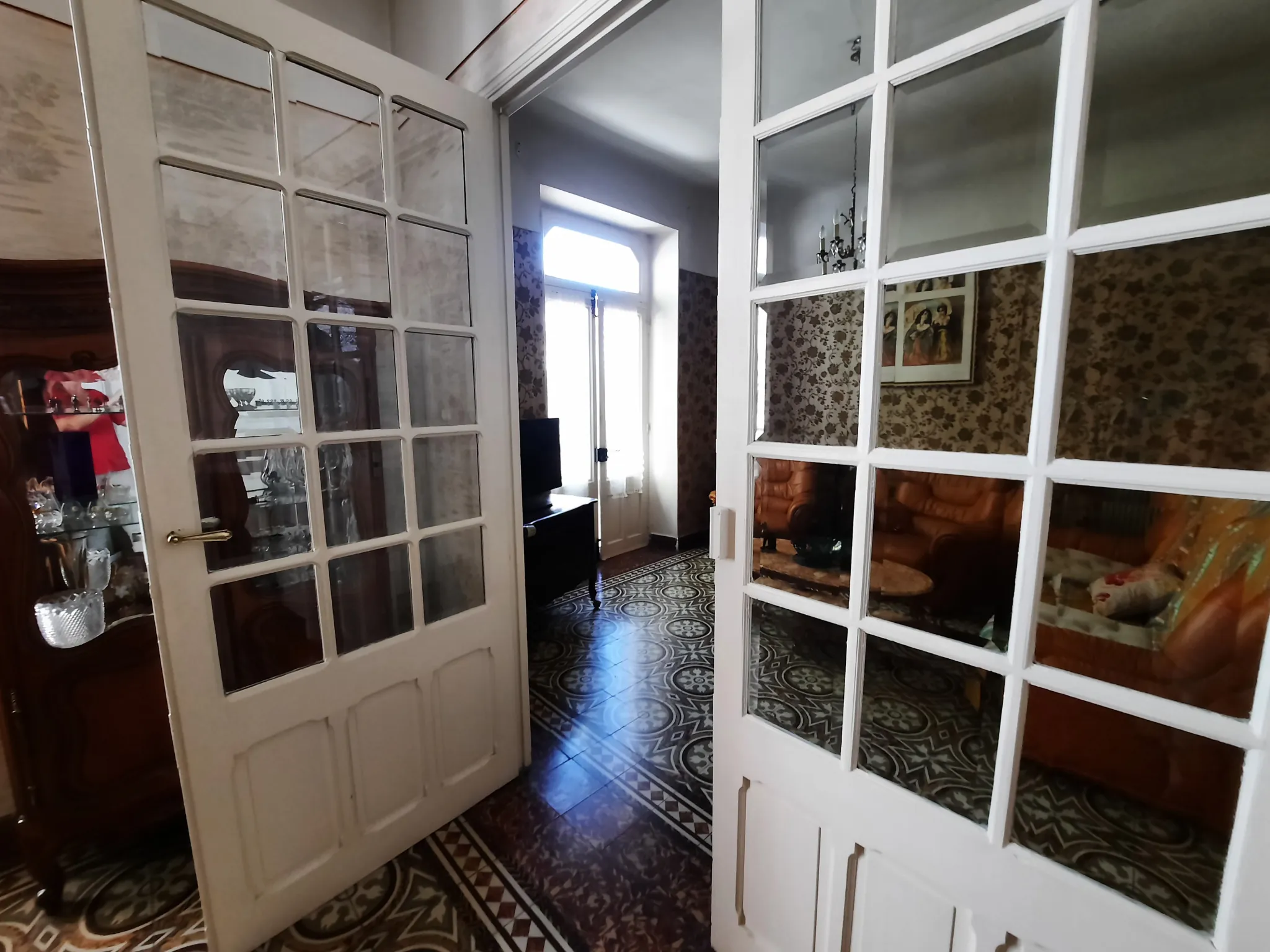 Appartement spacieux avec terrasse et grand garage à Nîmes centre-ville 