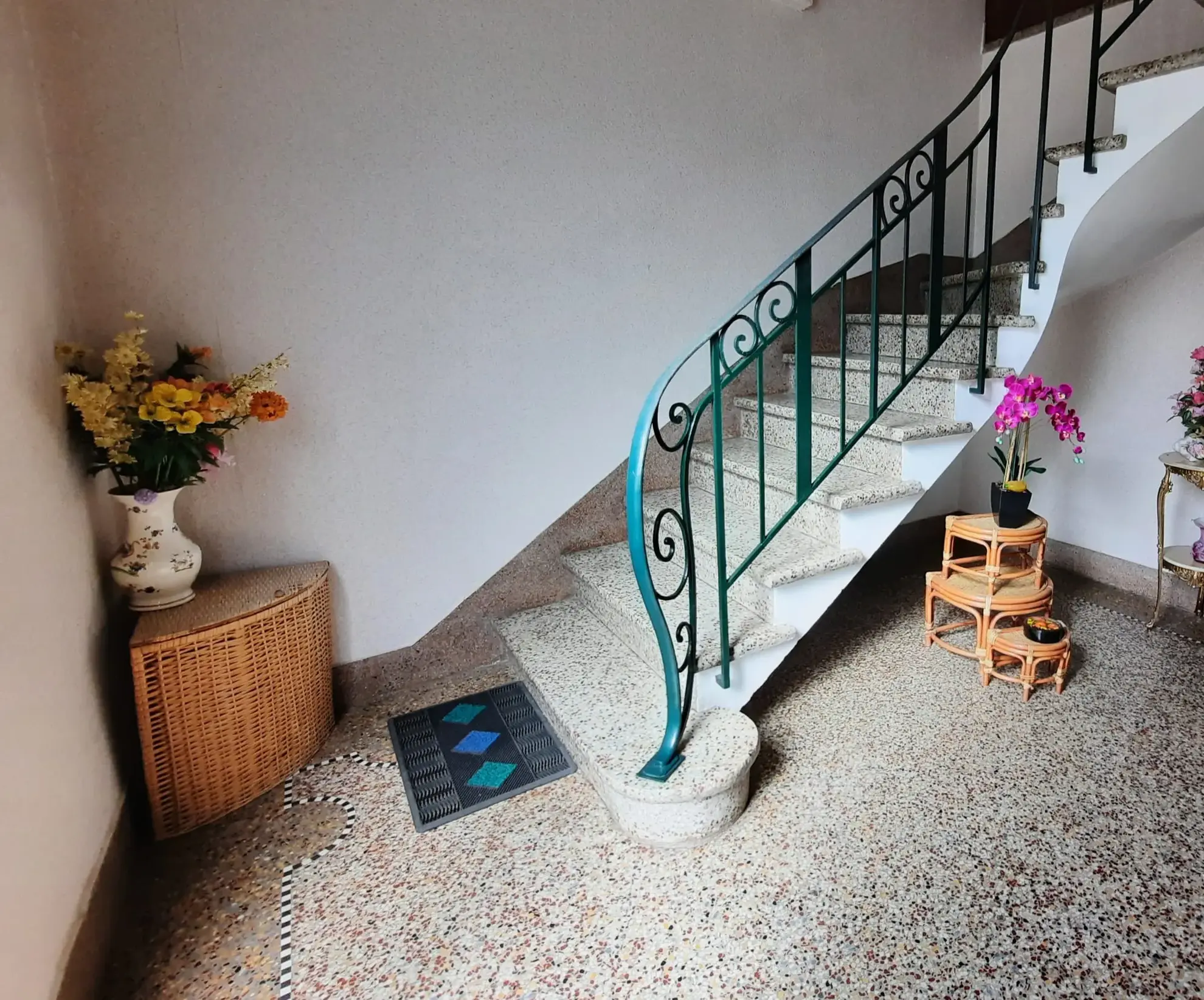 Appartement spacieux avec terrasse et grand garage à Nîmes centre-ville 