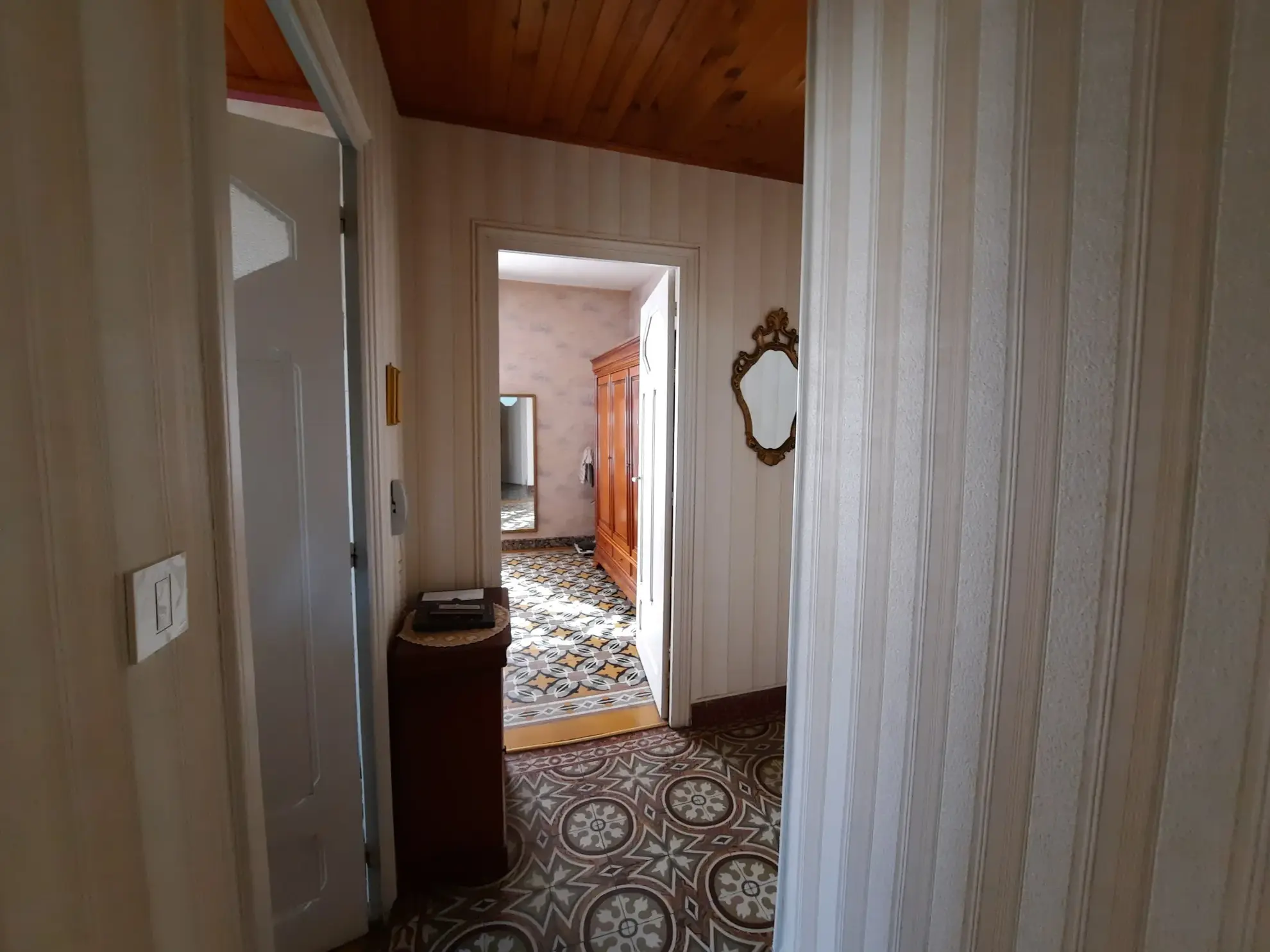 Appartement spacieux avec terrasse et grand garage à Nîmes centre-ville 