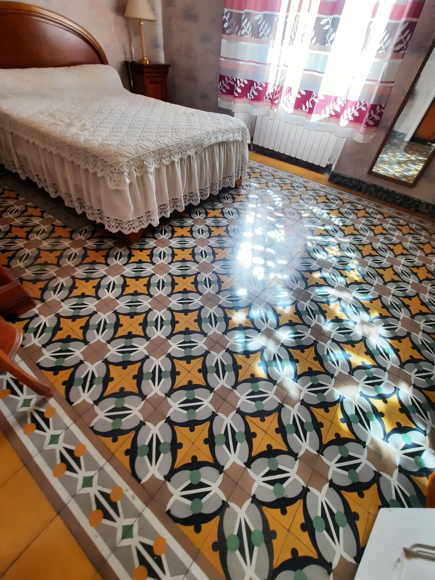 Appartement spacieux avec terrasse et grand garage à Nîmes centre-ville 