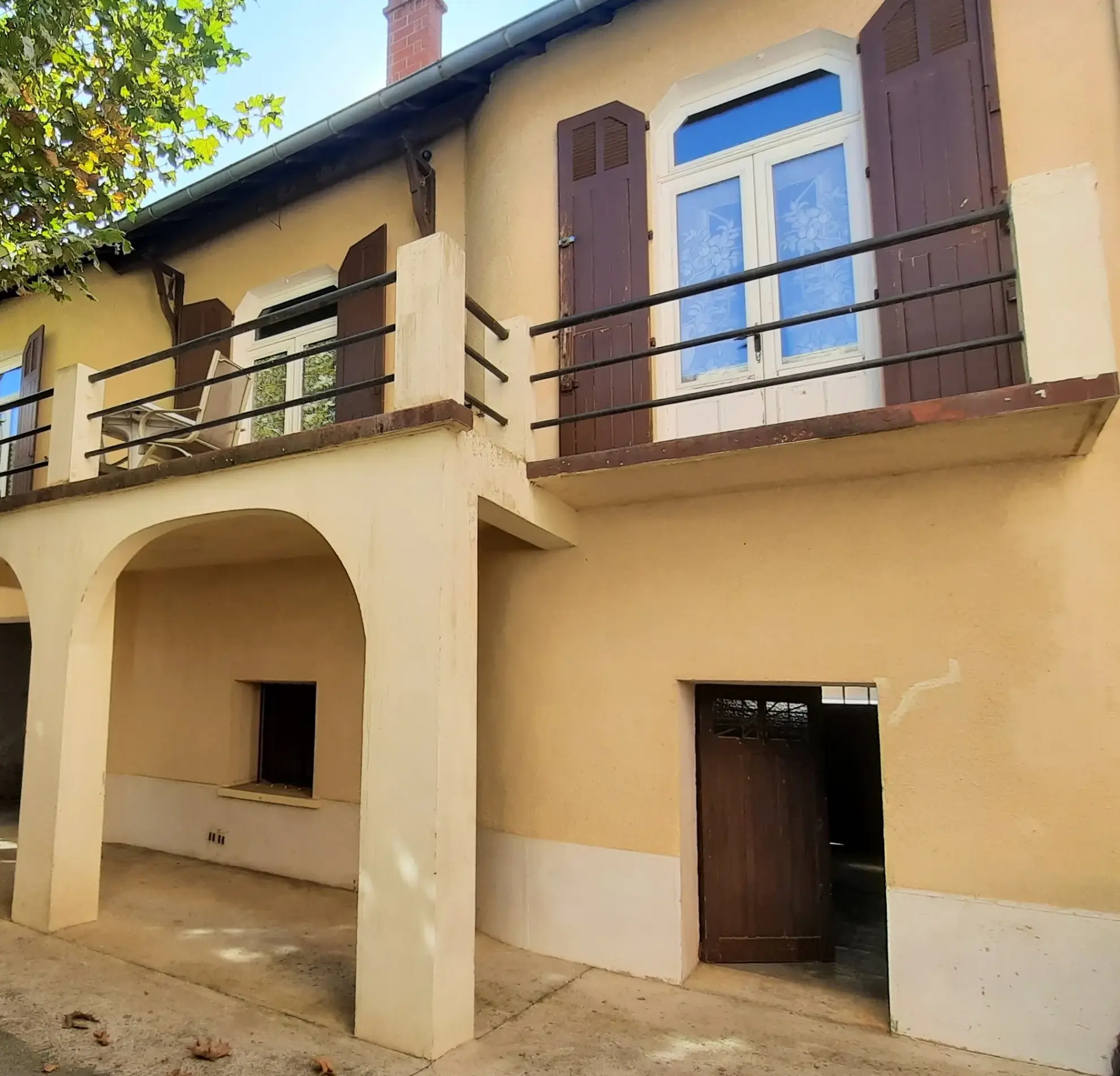 Appartement spacieux avec terrasse et grand garage à Nîmes centre-ville 