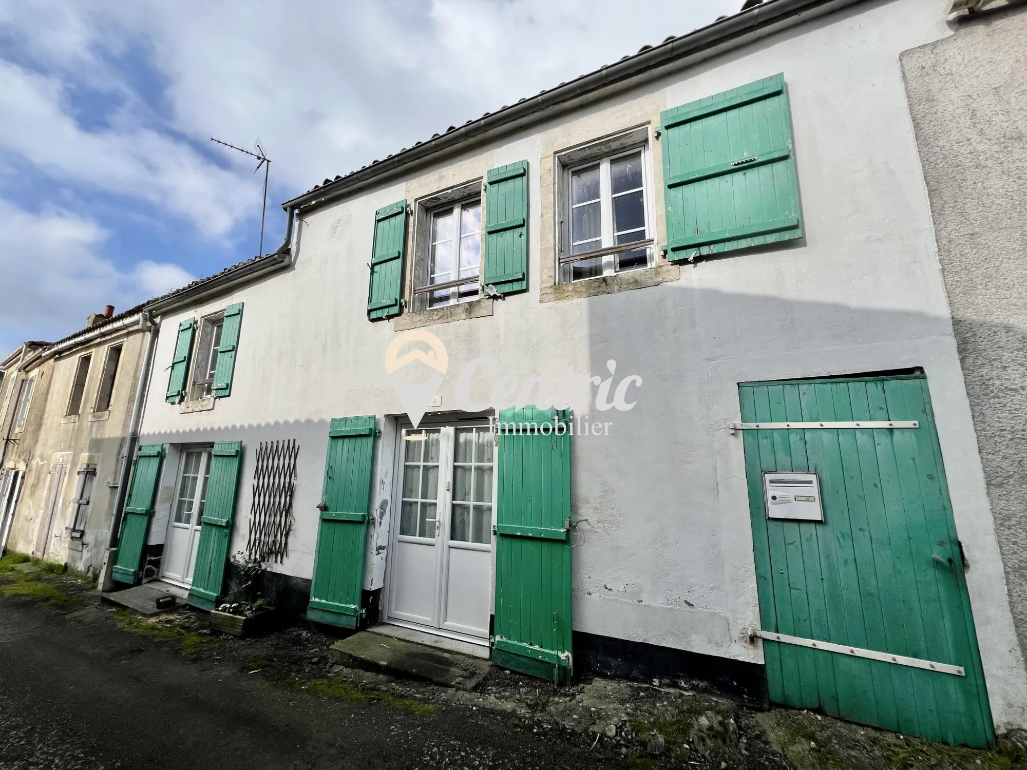 Maison à vendre au Busseau avec 3 chambres, terrasse et jardin clos