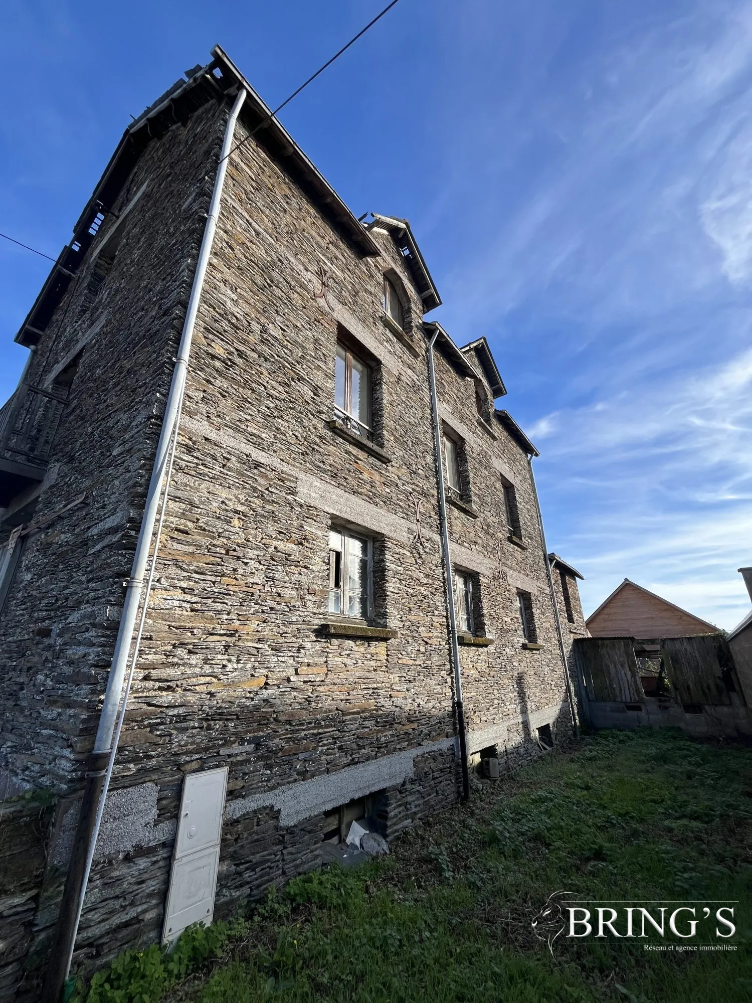 Immeuble ancien à rénover à Grand-Auverné – Opportunité rare