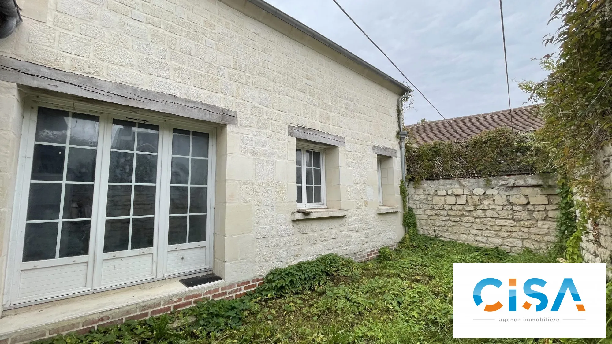 Charmante maison en pierre à rénover à Sarron, secteur recherché