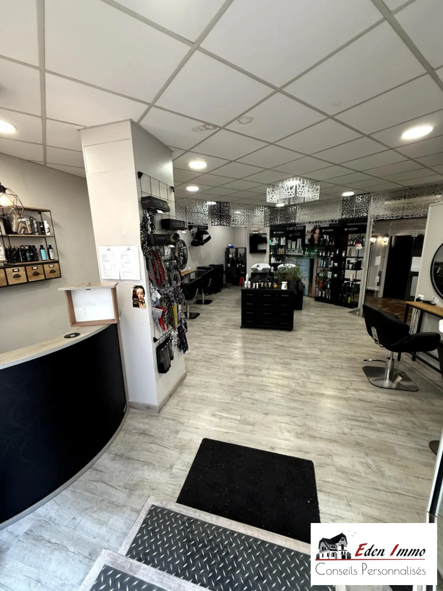 Opportunité rare à Angoulême : Salon de coiffure avec murs et fonds à vendre