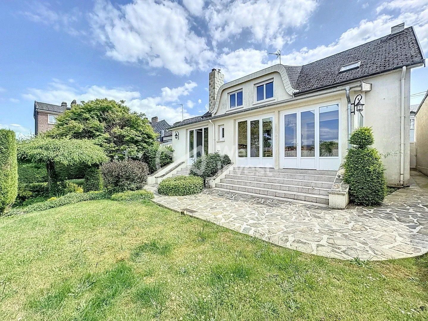 Maison familiale à vendre à Fourmies avec jardin et garage