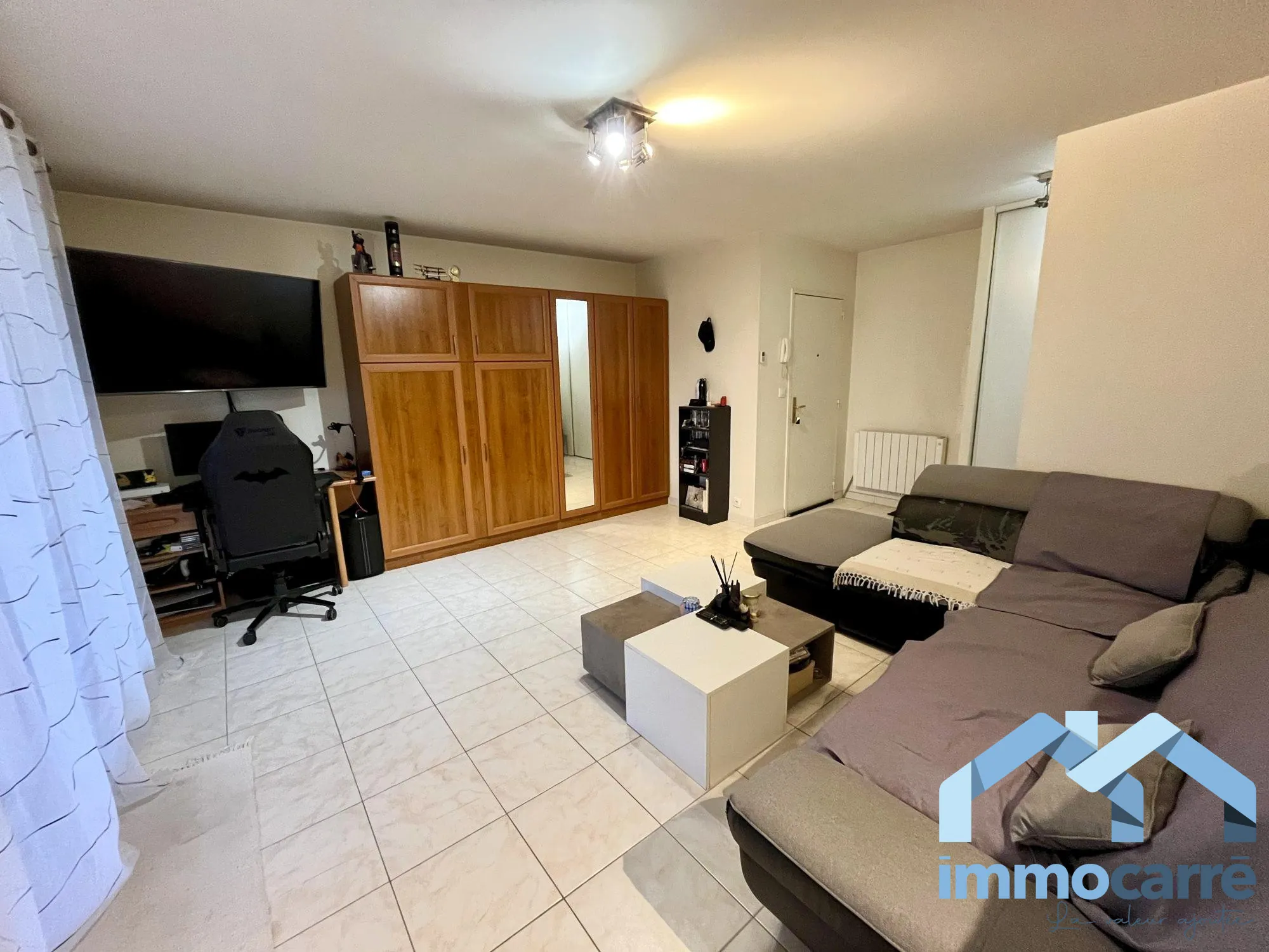 Studio avec grande terrasse à Gretz-Armainvilliers – résidence sécurisée et parking inclus