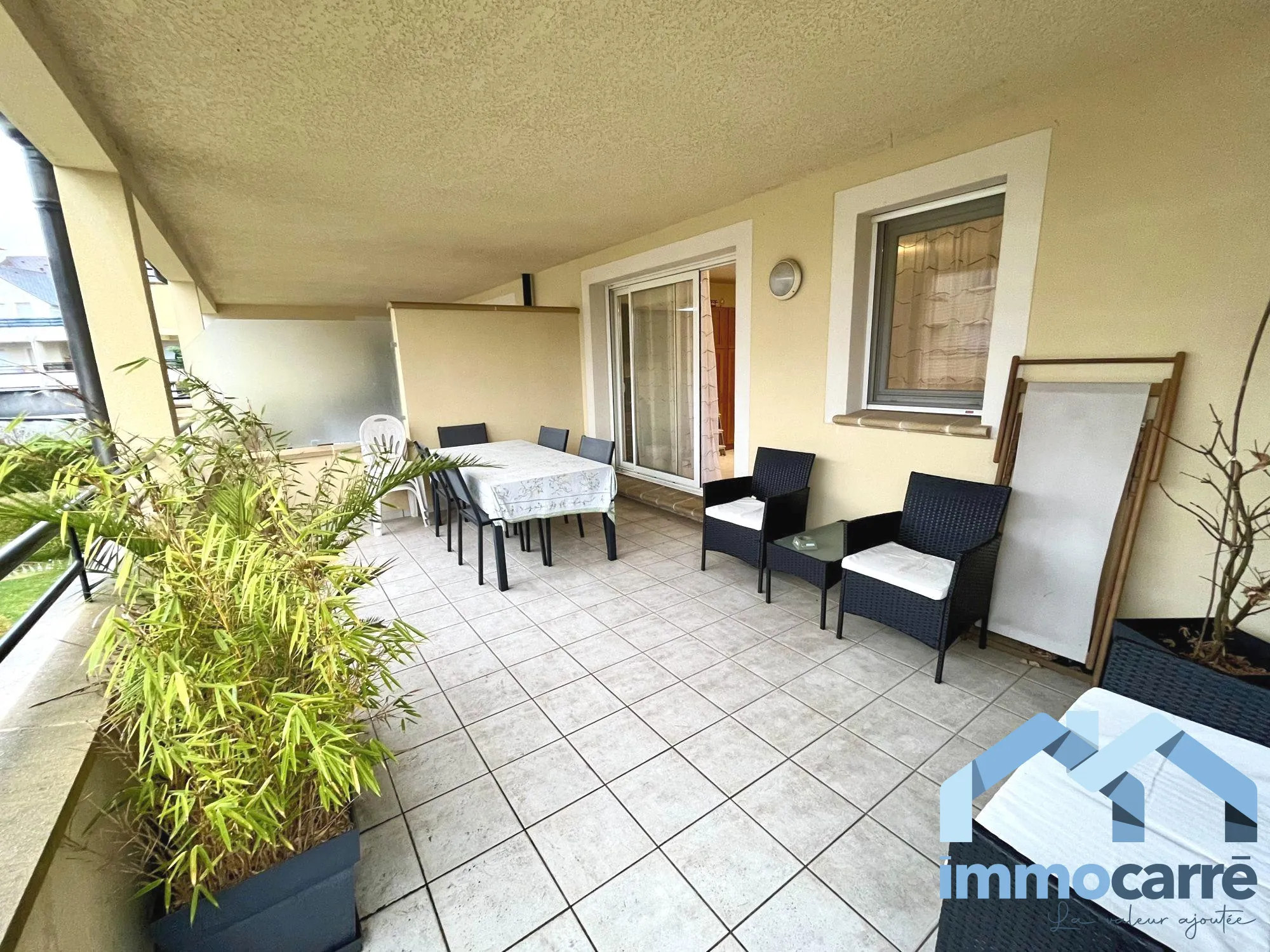 Studio avec grande terrasse à Gretz-Armainvilliers – résidence sécurisée et parking inclus 