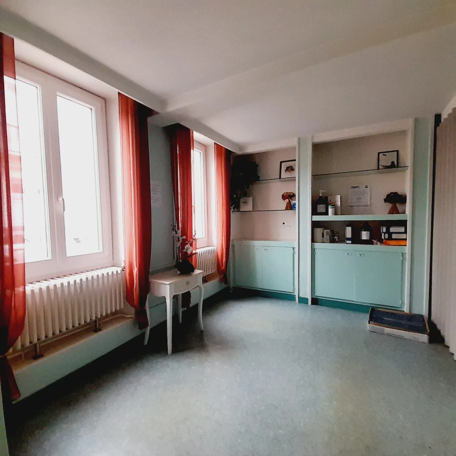 Immeuble à vendre à Appoigny avec local professionnel et appartement lumineux 