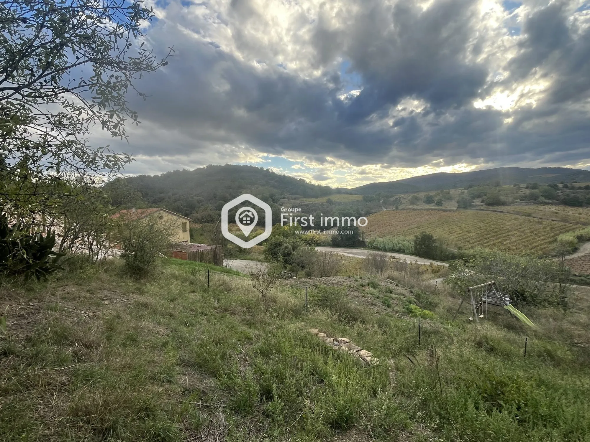 Terrain constructible de 800 m² avec vue imprenable proche de Perpignan