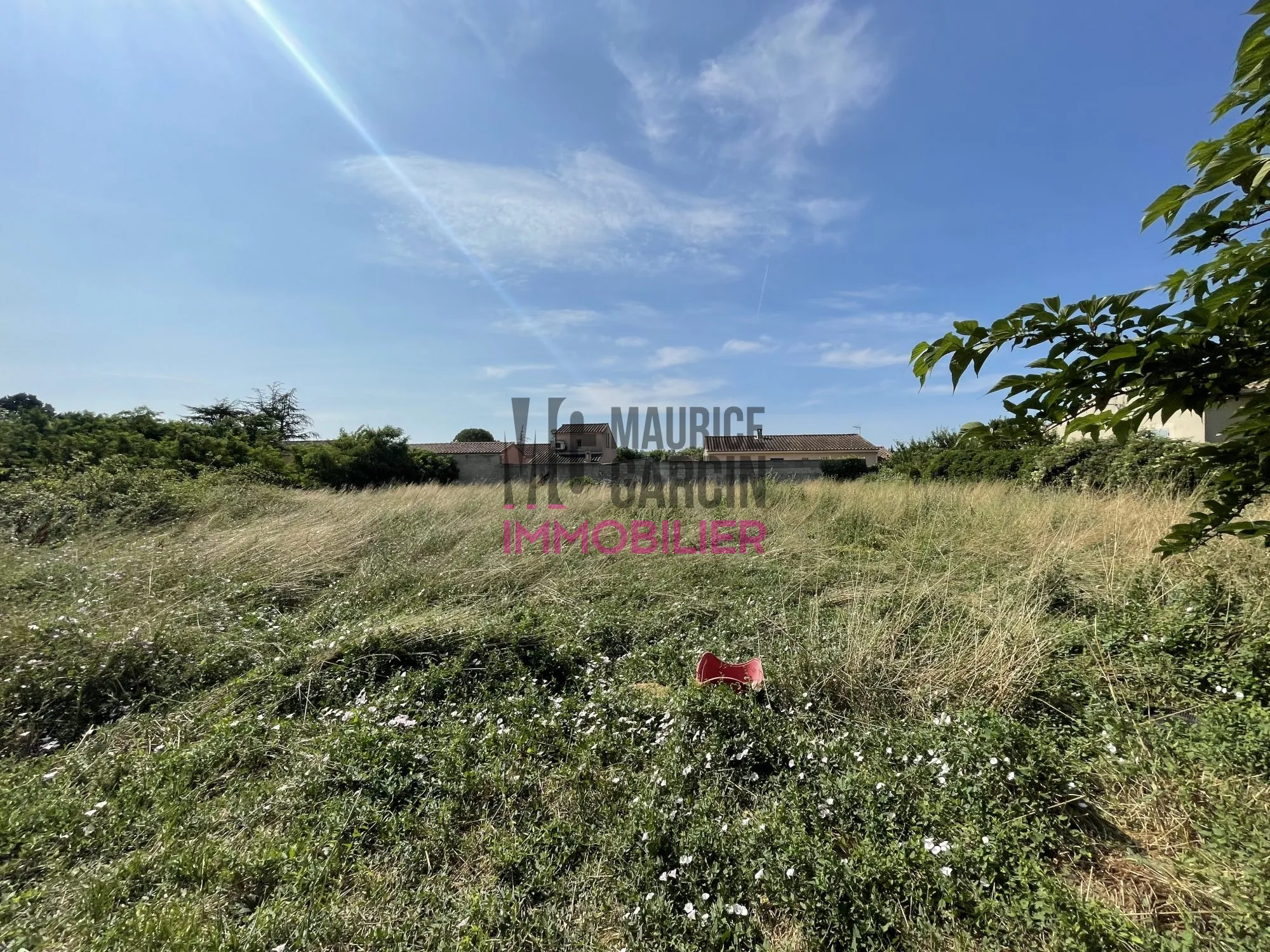 Terrain à bâtir de 541 m² à Le Thor, calme et viabilisé, prêt à construire