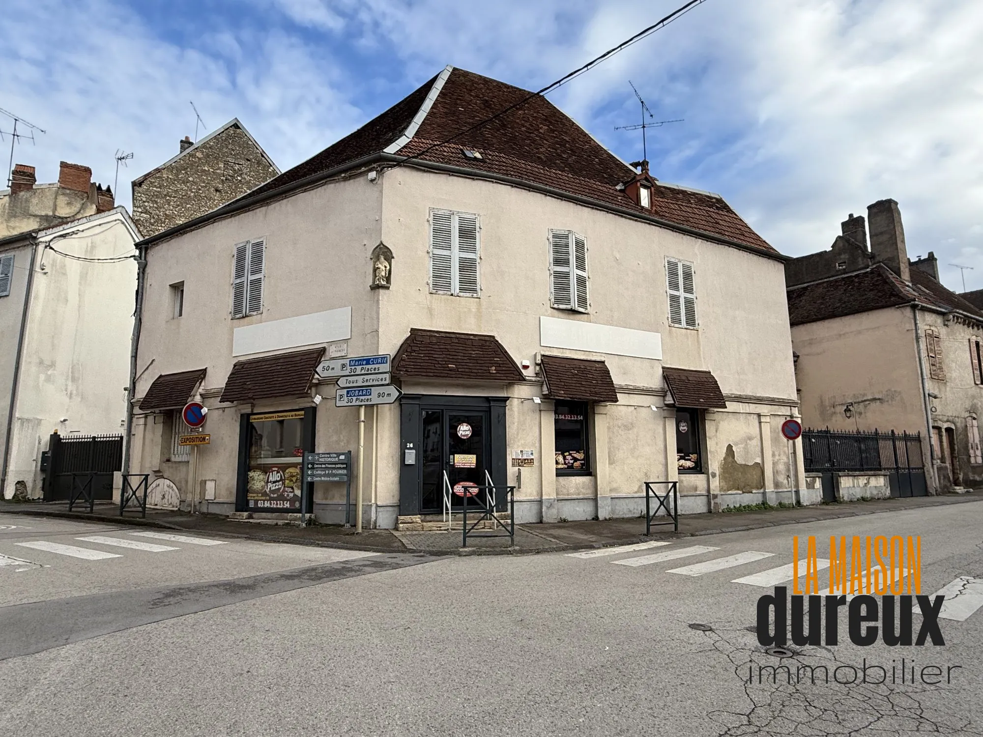 Immeuble de rapport à Gray avec activité commerciale et logement rénovable