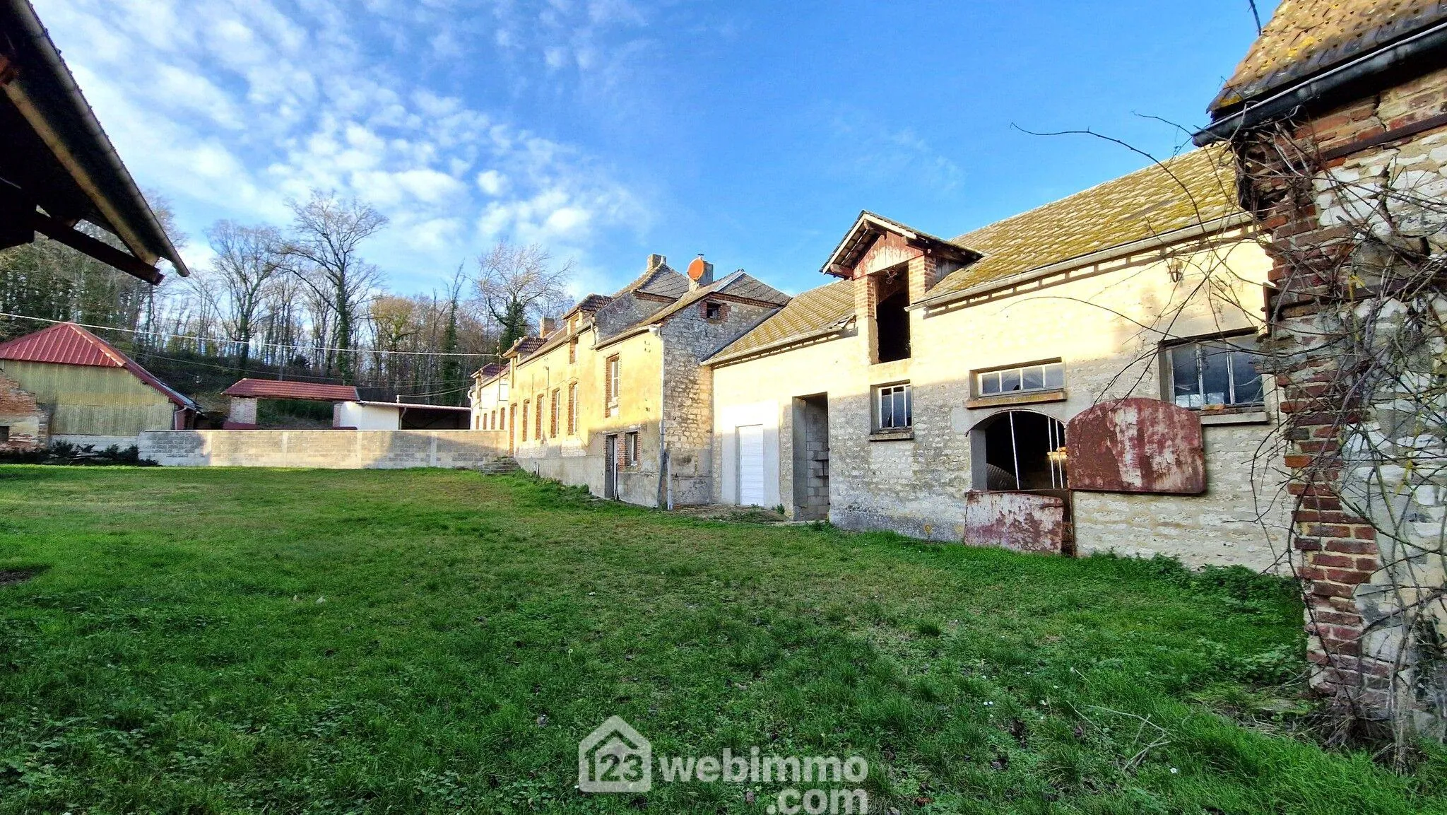 Ancien corps de ferme à rénover de 120 m² à Montaigu avec dépendance et pâture attenante