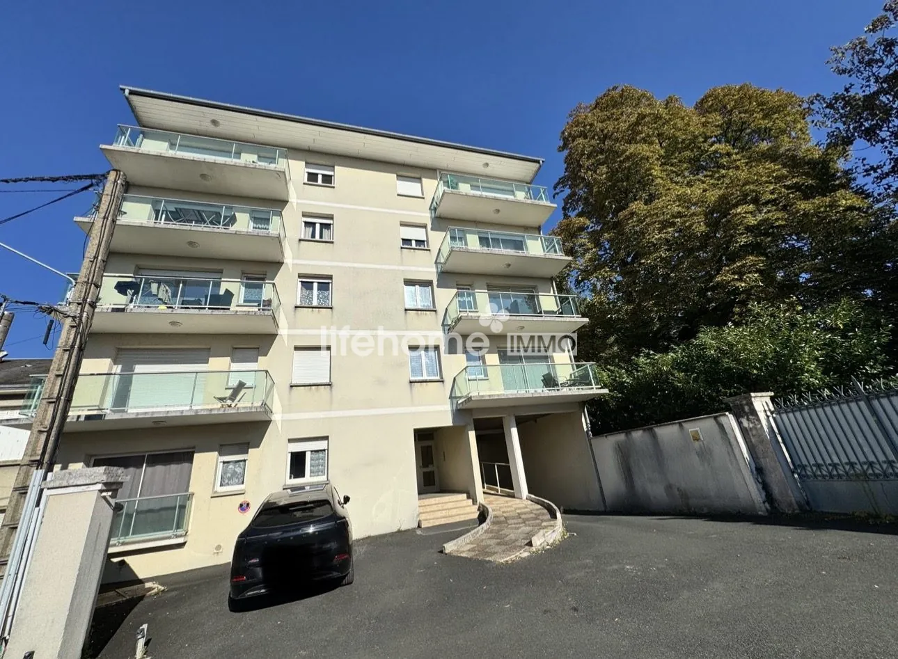Appartement T2 loué de 44 m² à Châteauroux avec parking et proximité commodités