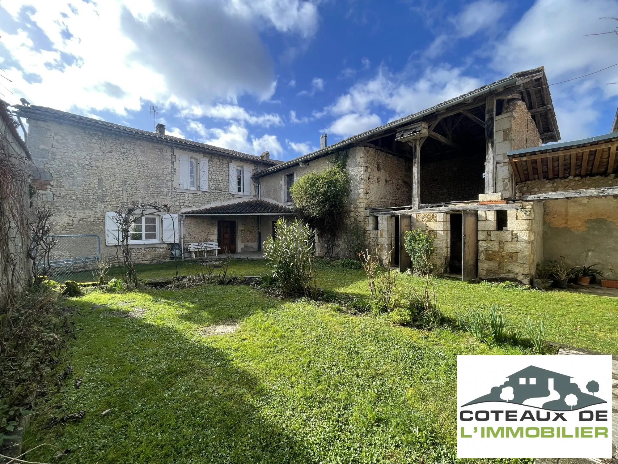Belle maison ancienne rénovée de 200m² avec jardin à Deviat